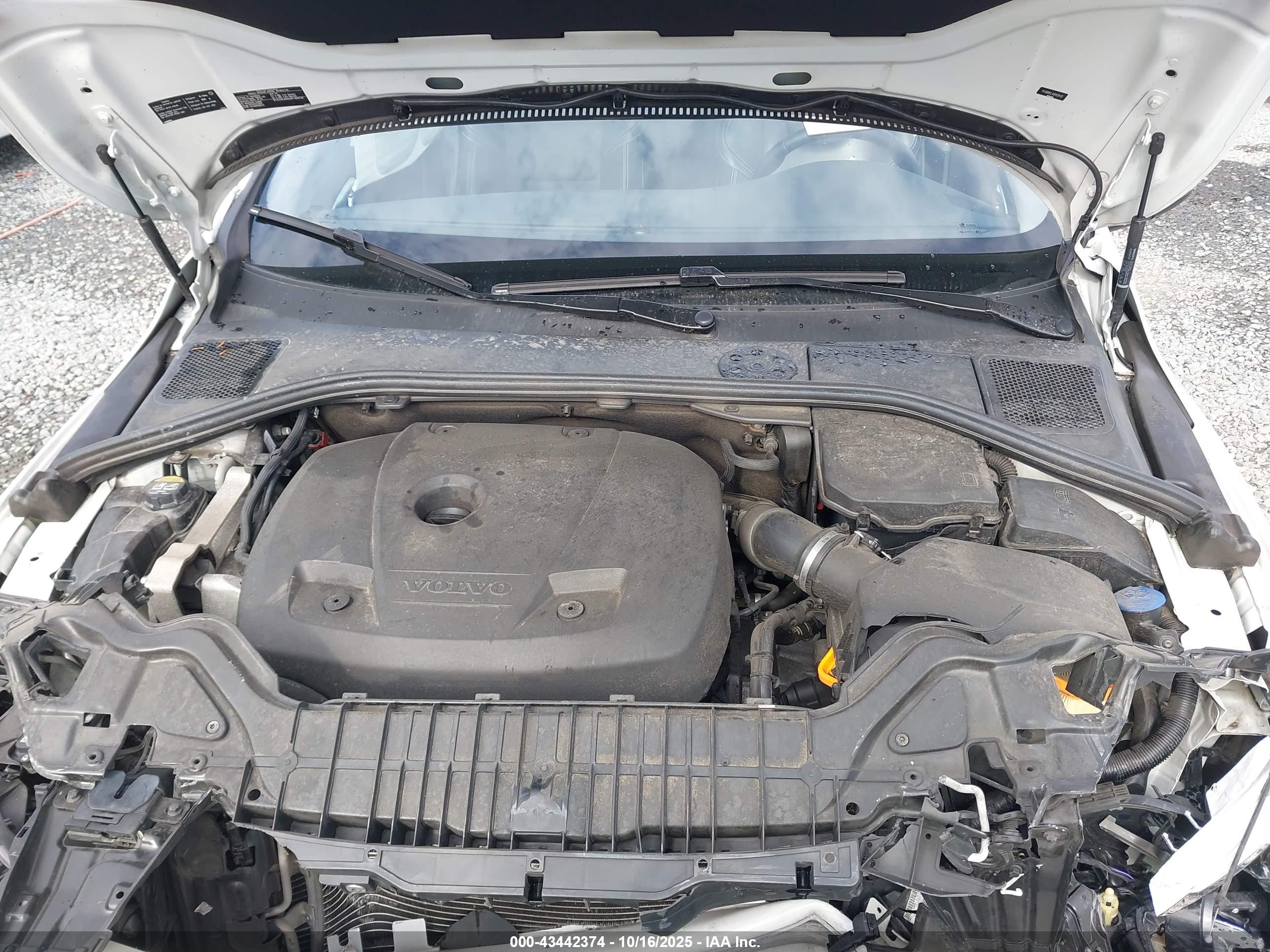 VOLVO S60 image 10