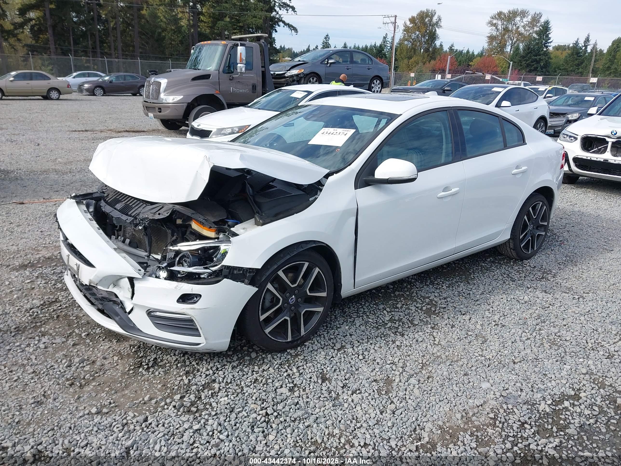 VOLVO S60 image 2