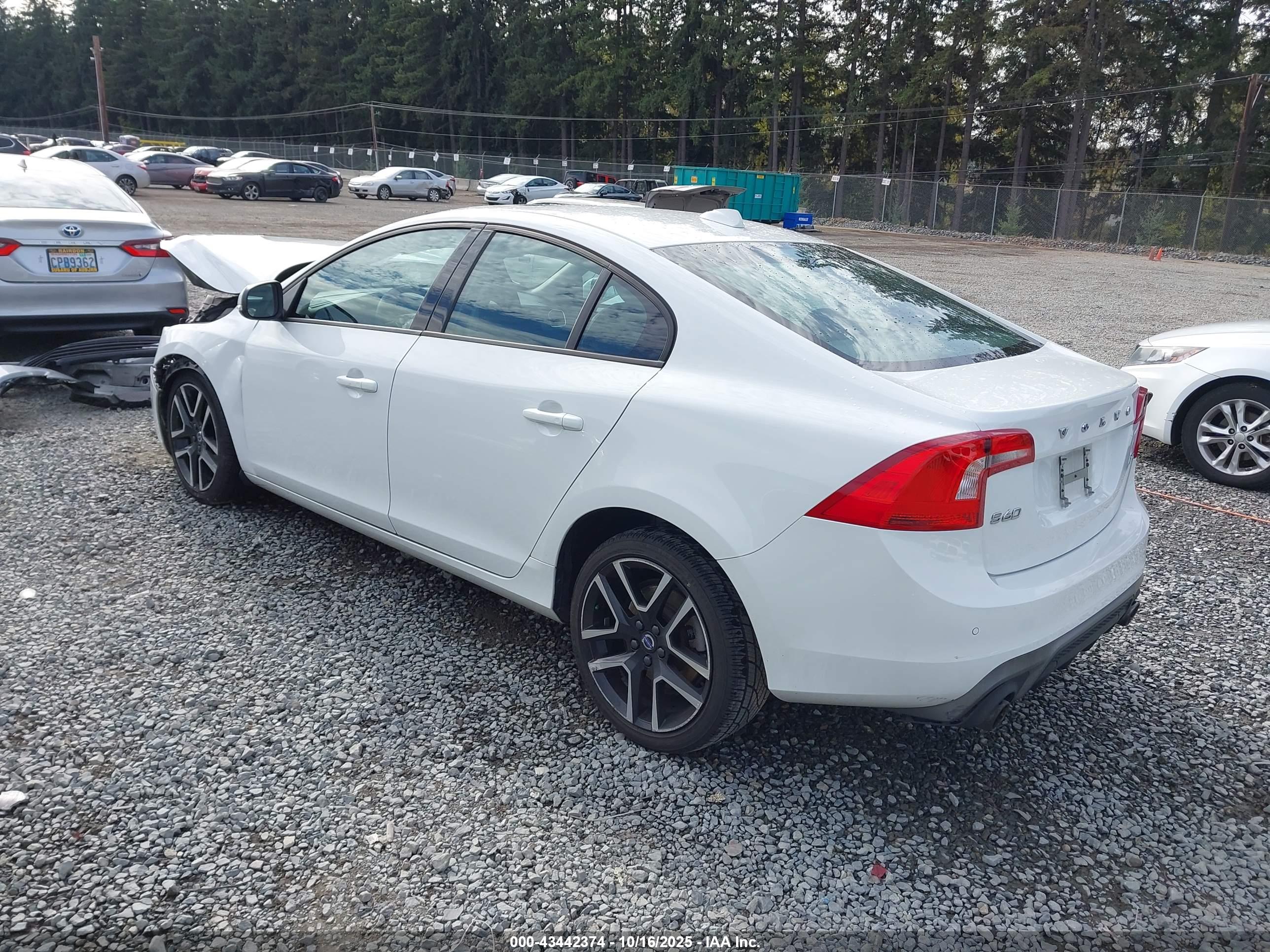 VOLVO S60 image 3