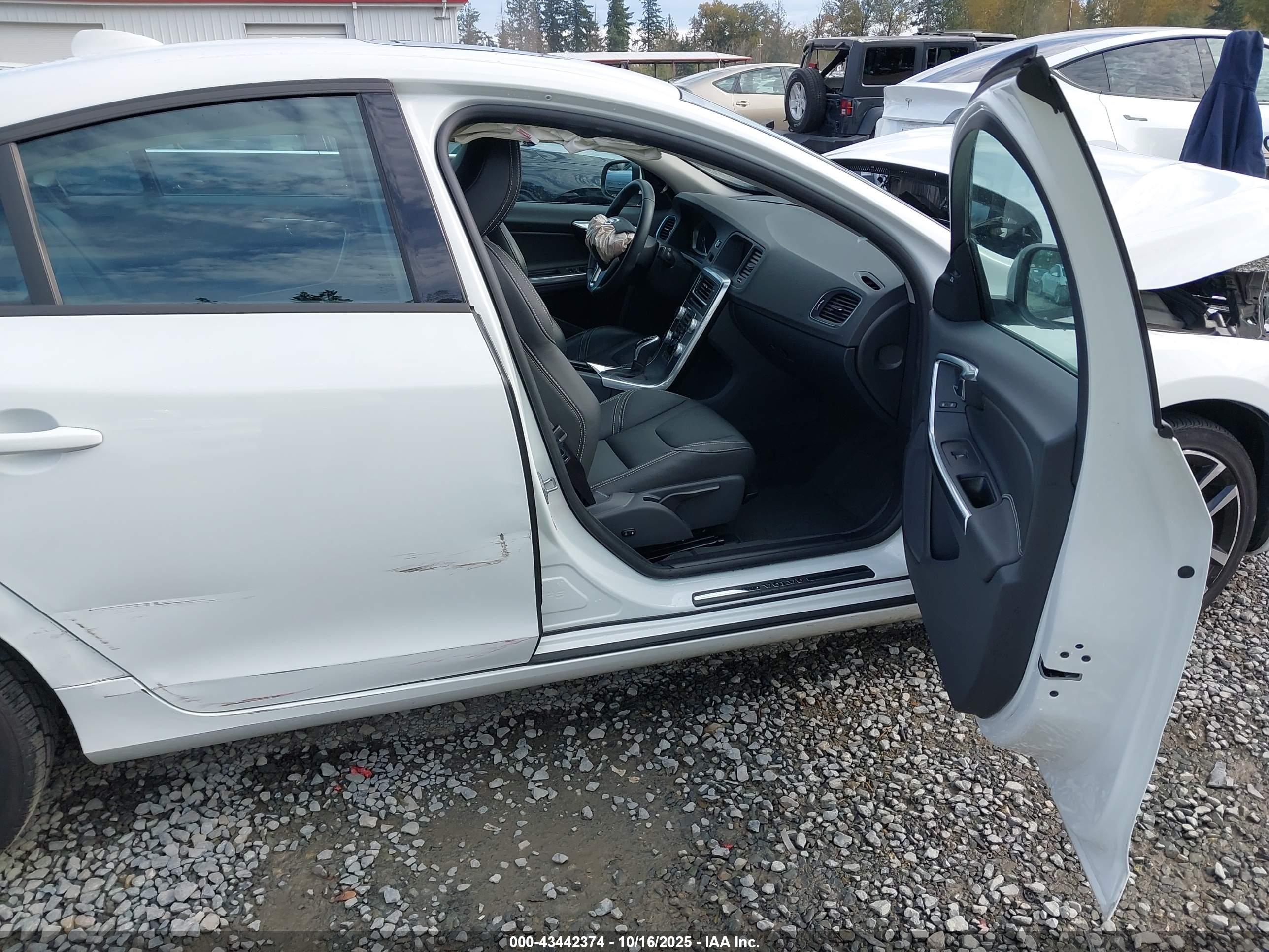 VOLVO S60 image 5