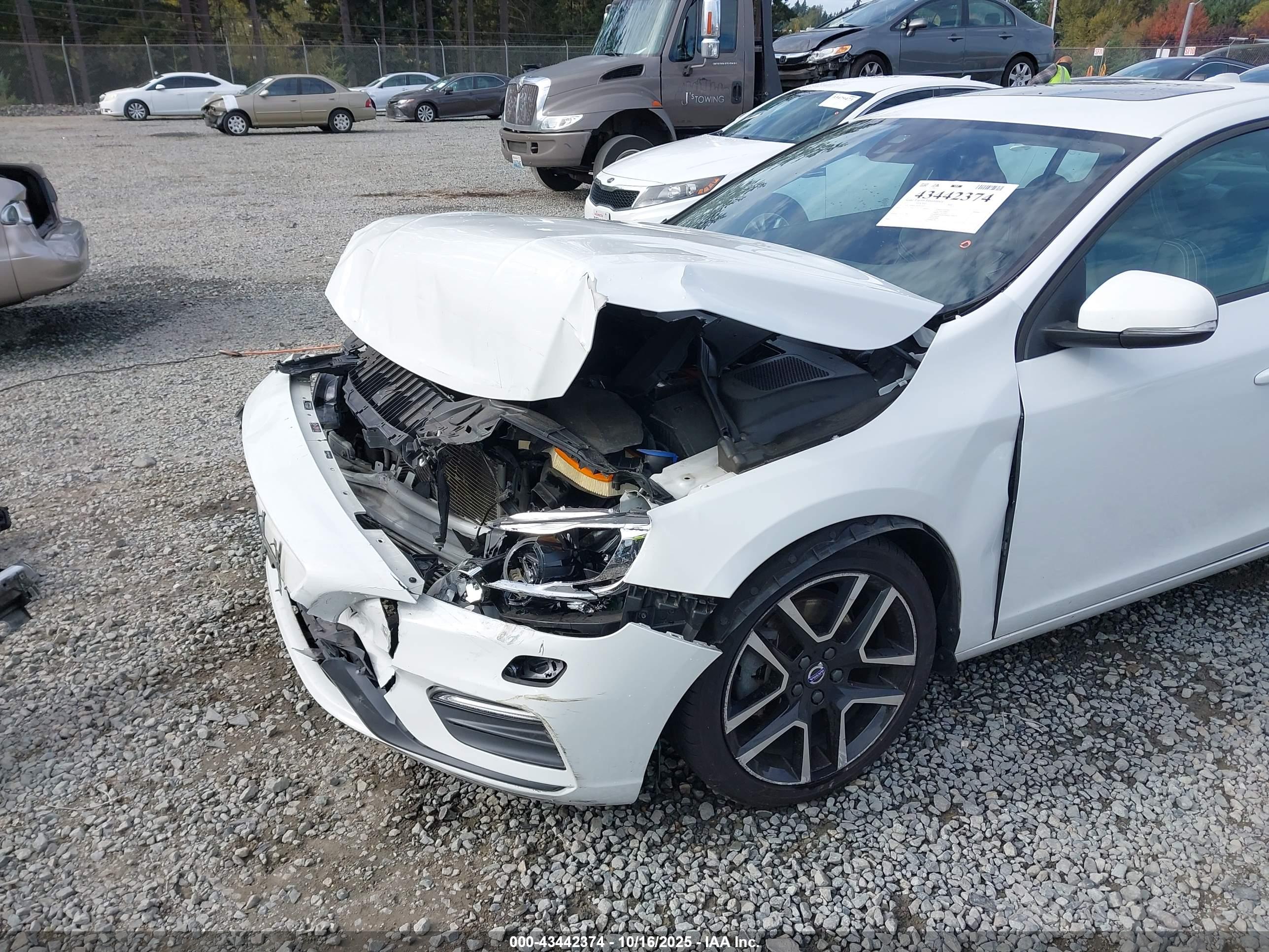 VOLVO S60 image 6