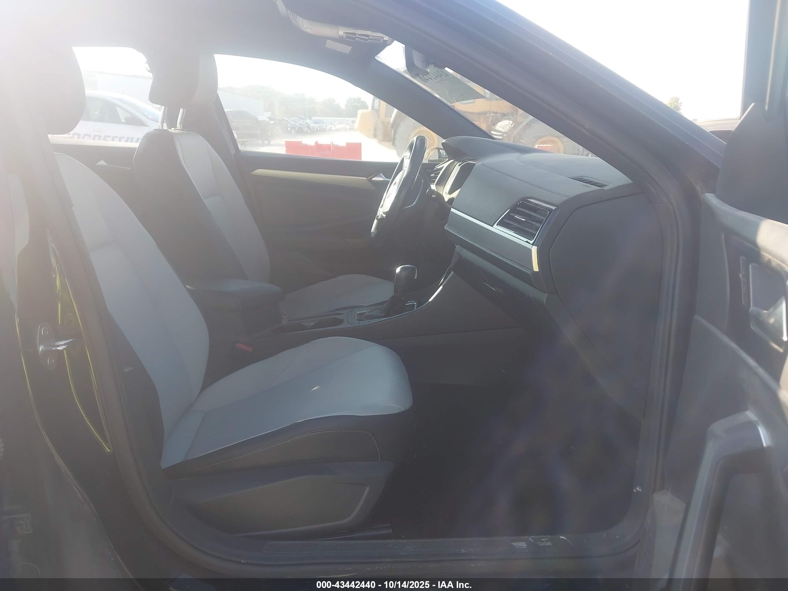 VOLKSWAGEN JETTA image 5