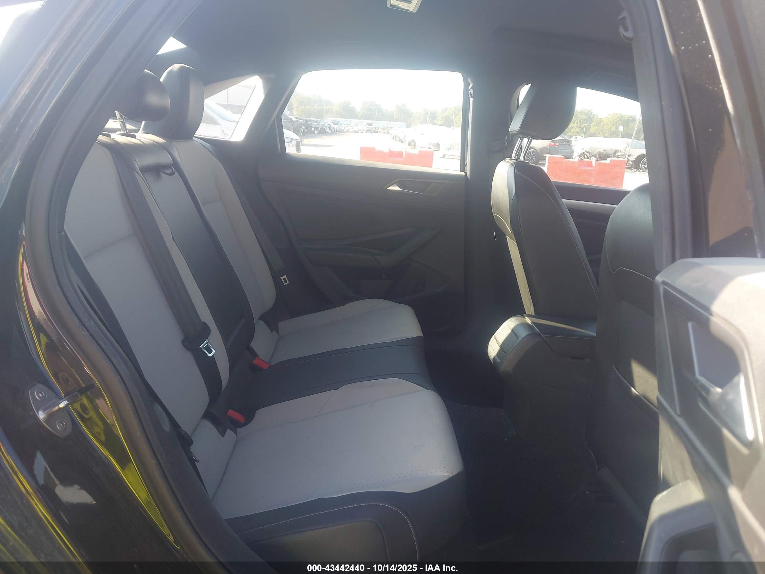 VOLKSWAGEN JETTA image 8