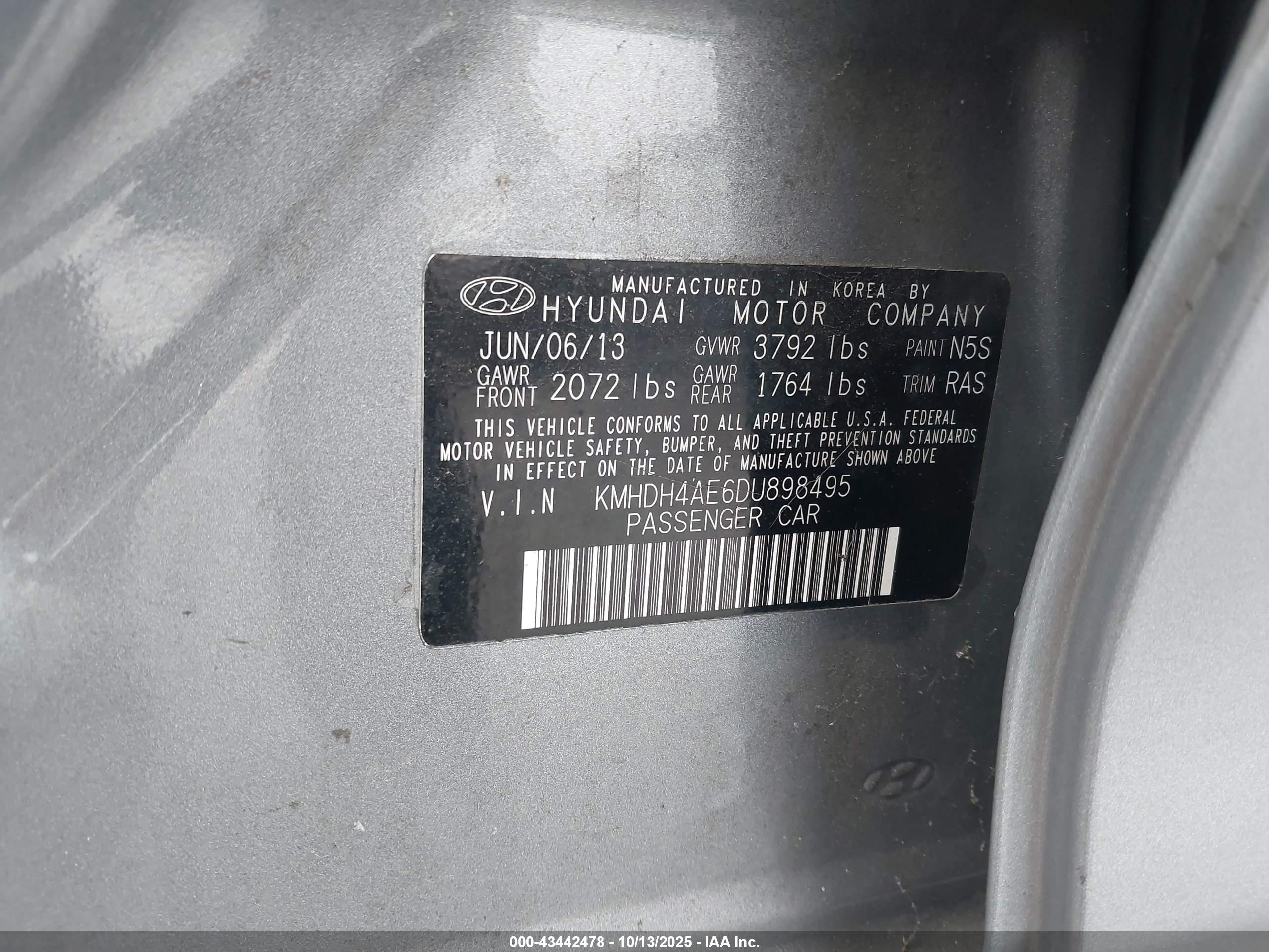HYUNDAI ELANTRA image 9