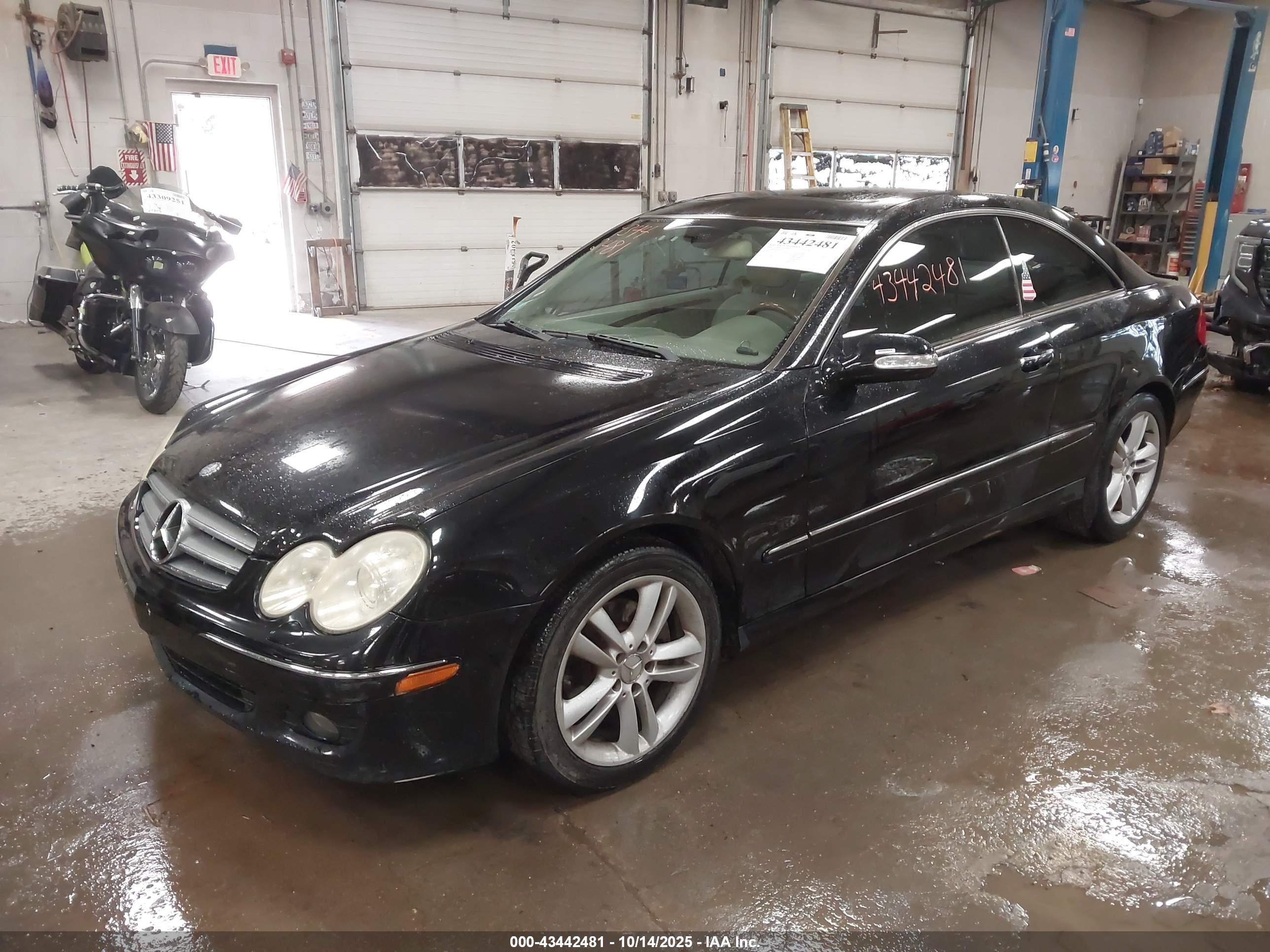 MERCEDES-BENZ CLK image 2