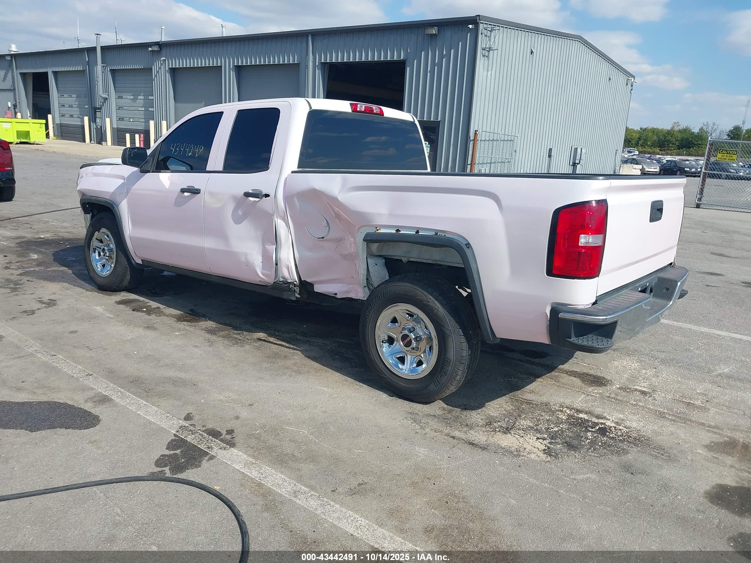 GMC SIERRA image 3