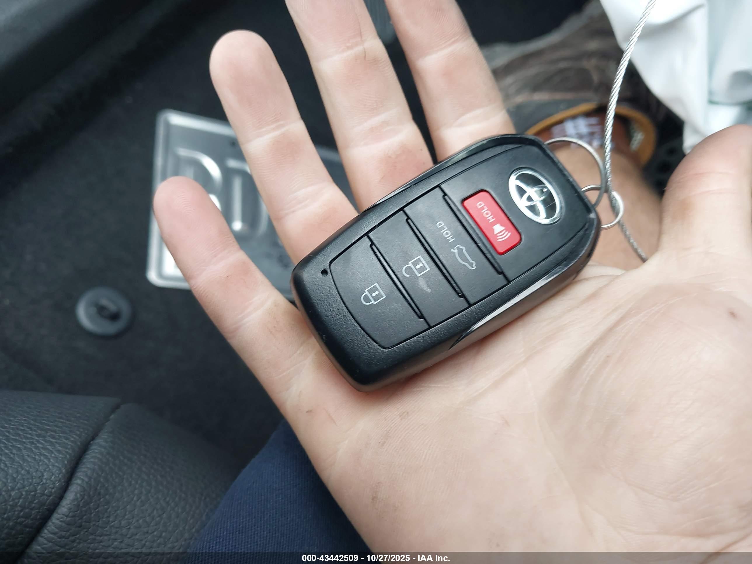 TOYOTA CAMRY image 11
