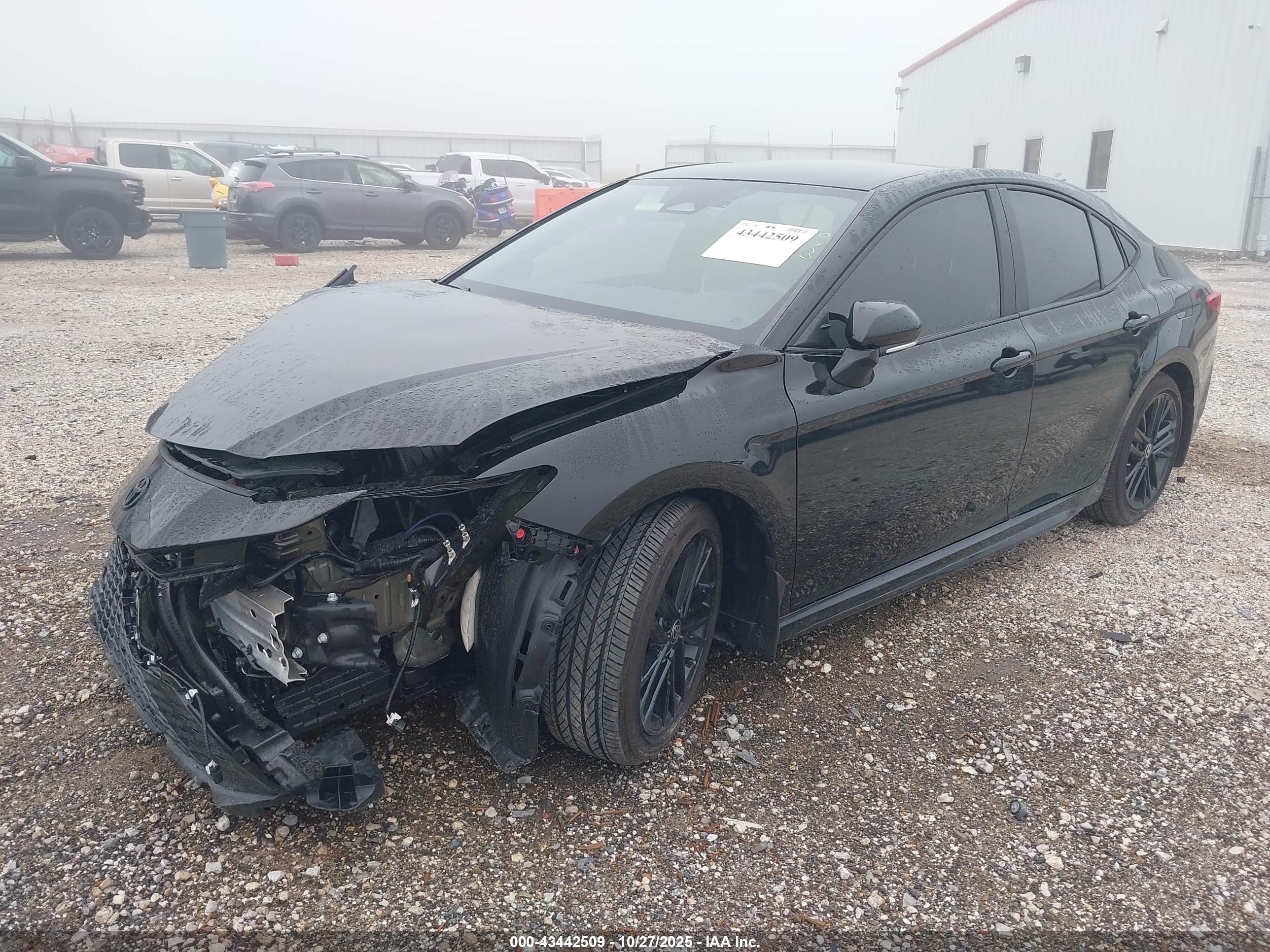 TOYOTA CAMRY image 2