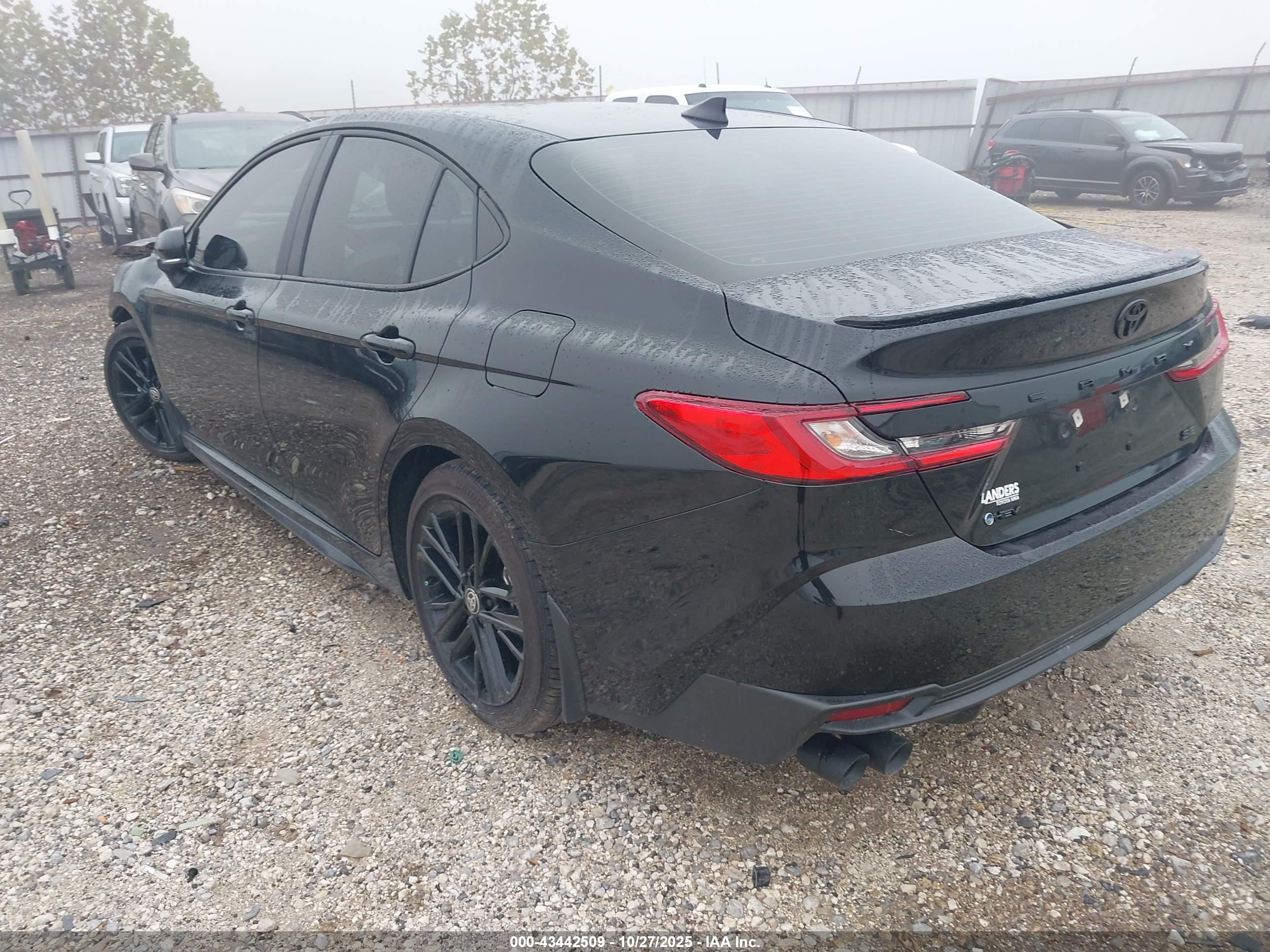 TOYOTA CAMRY image 3