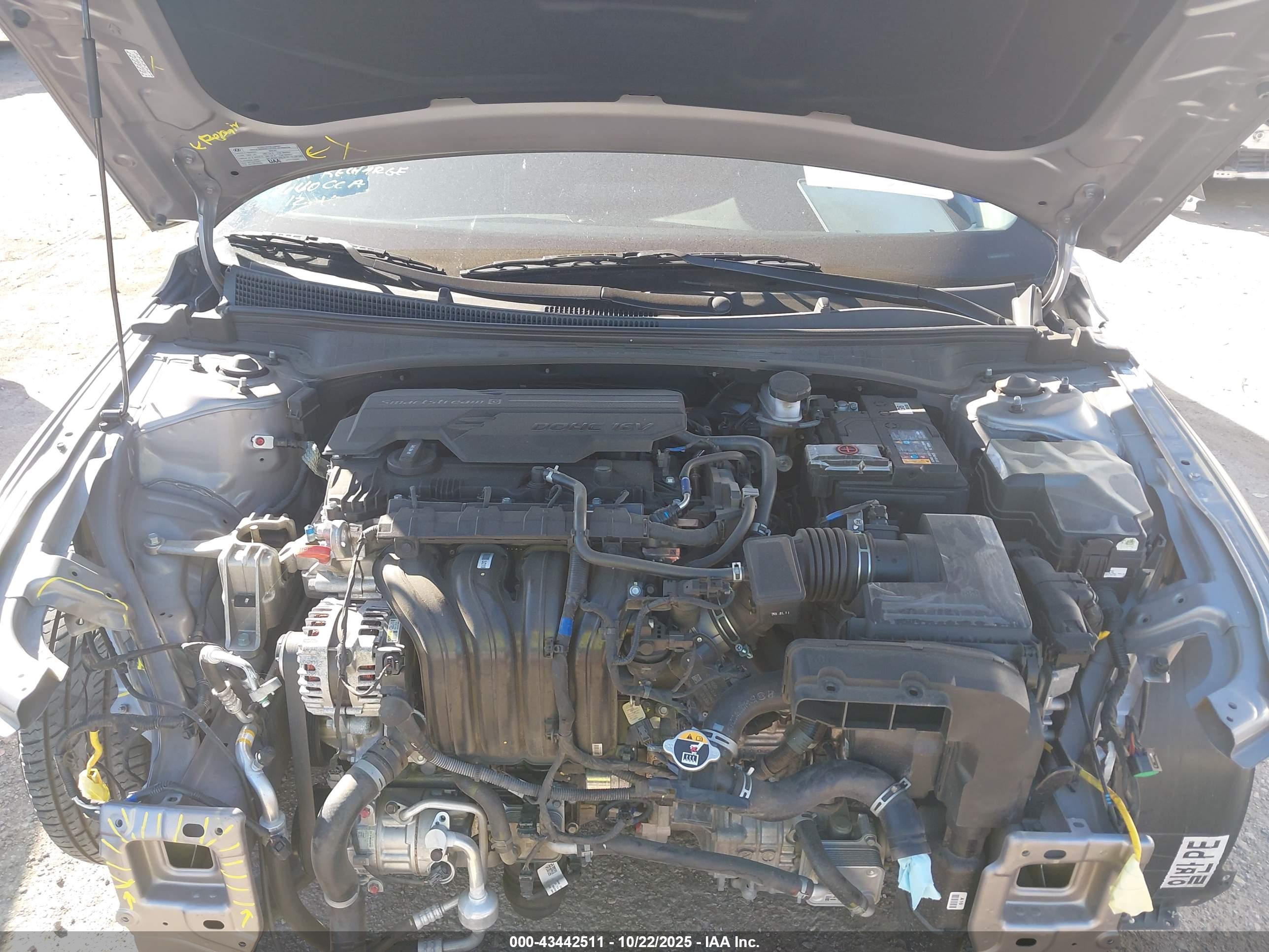HYUNDAI ELANTRA image 10