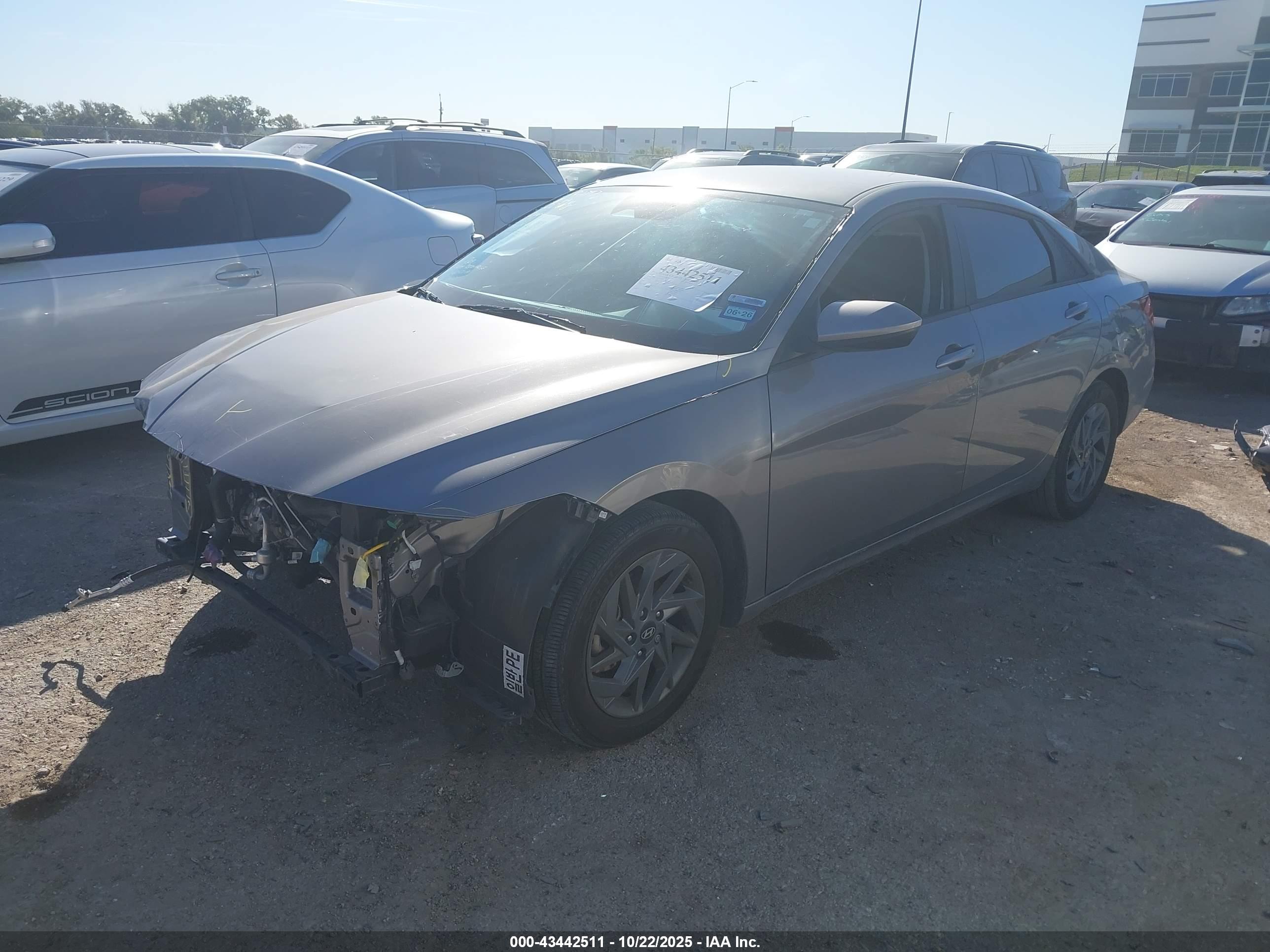 HYUNDAI ELANTRA image 2