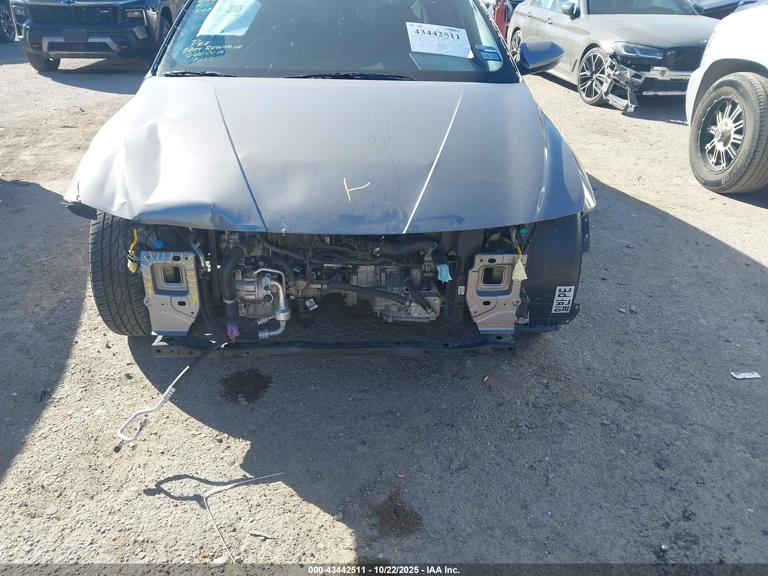 HYUNDAI ELANTRA image 6