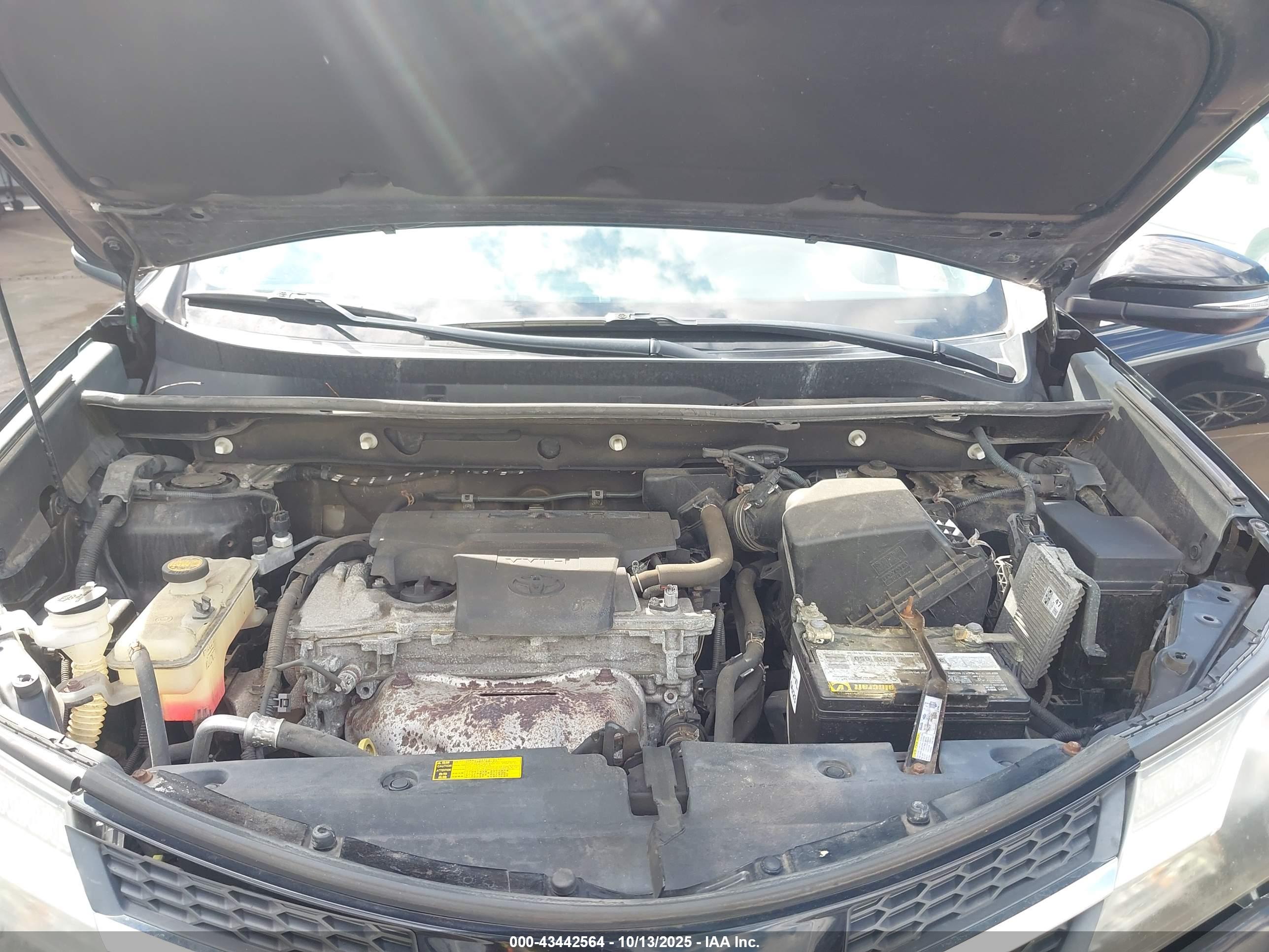 TOYOTA RAV4 image 10