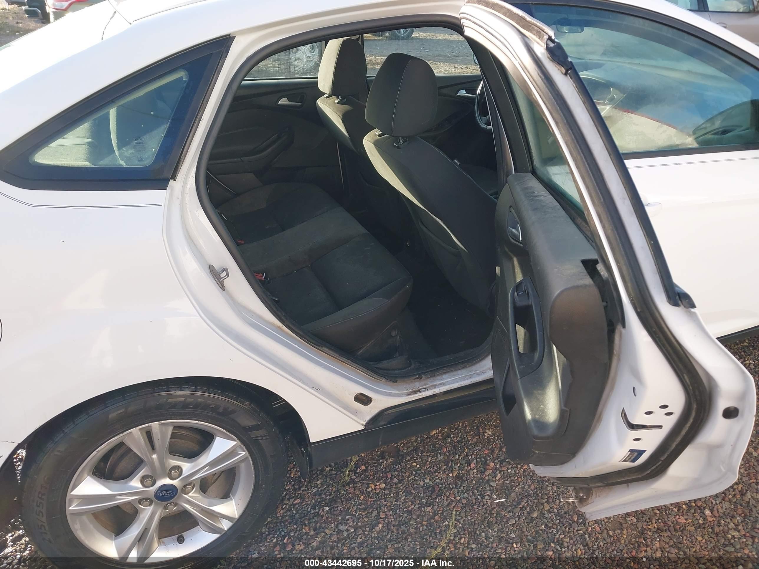 FORD FOCUS image 8