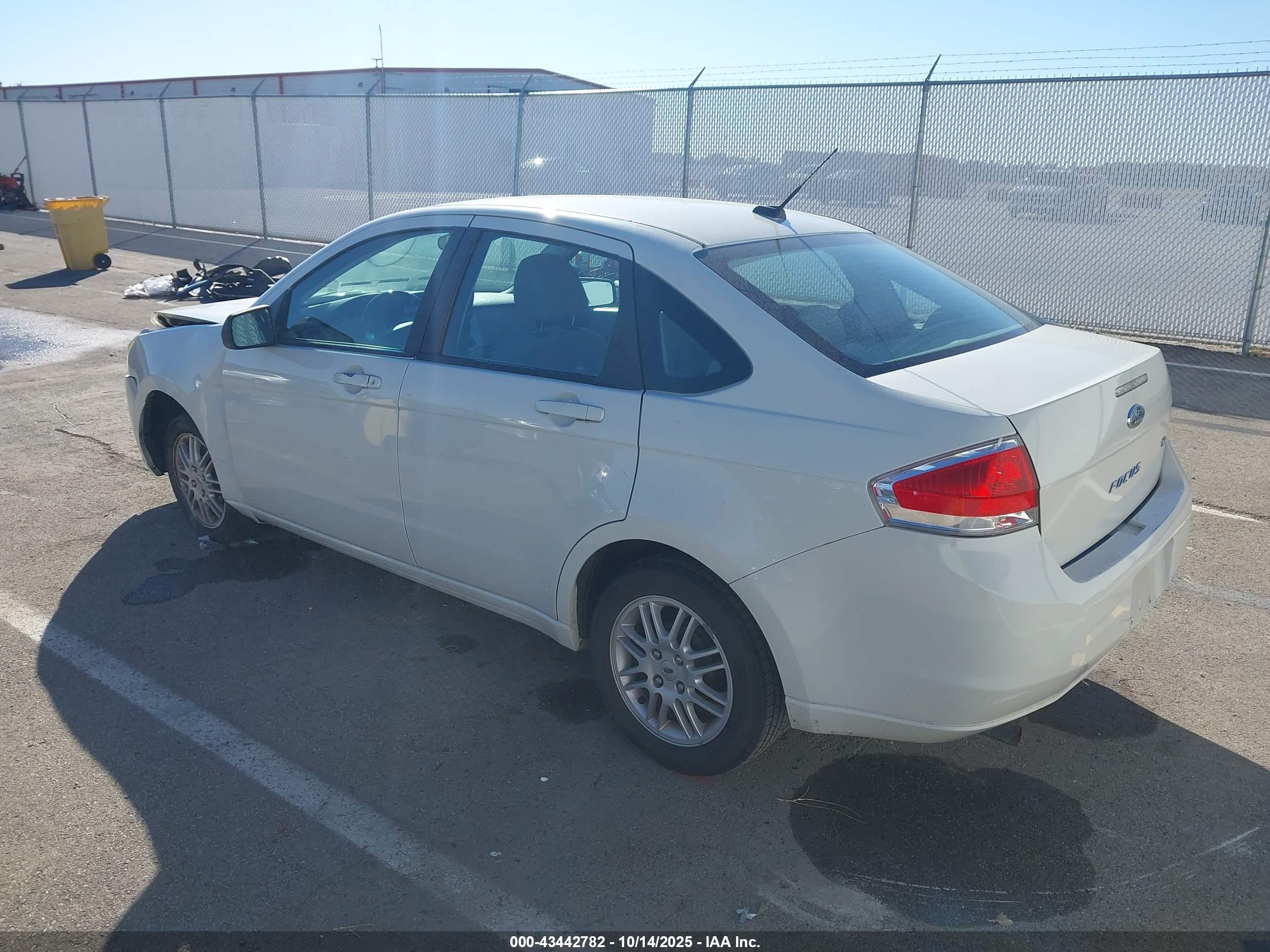 FORD FOCUS image 3