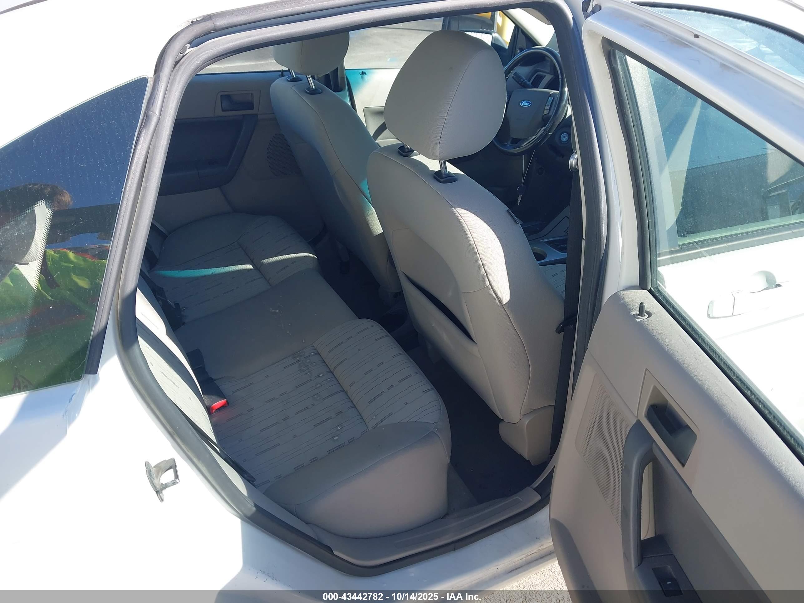 FORD FOCUS image 8
