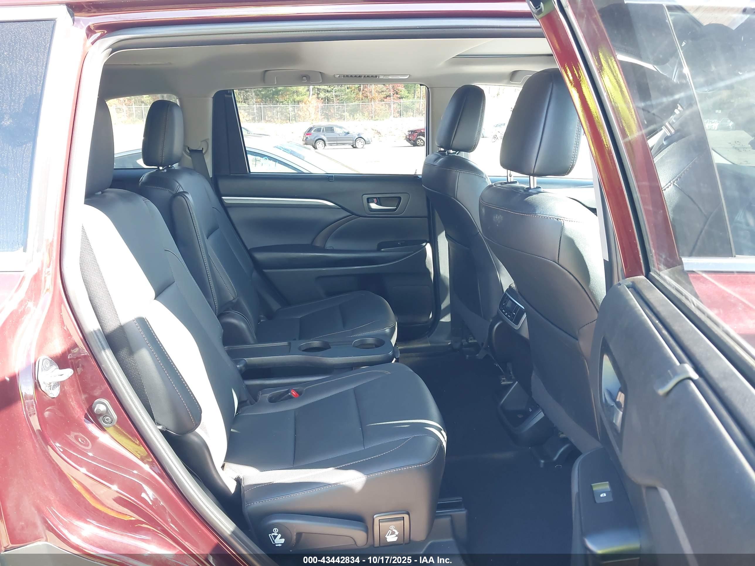 TOYOTA HIGHLANDER image 8