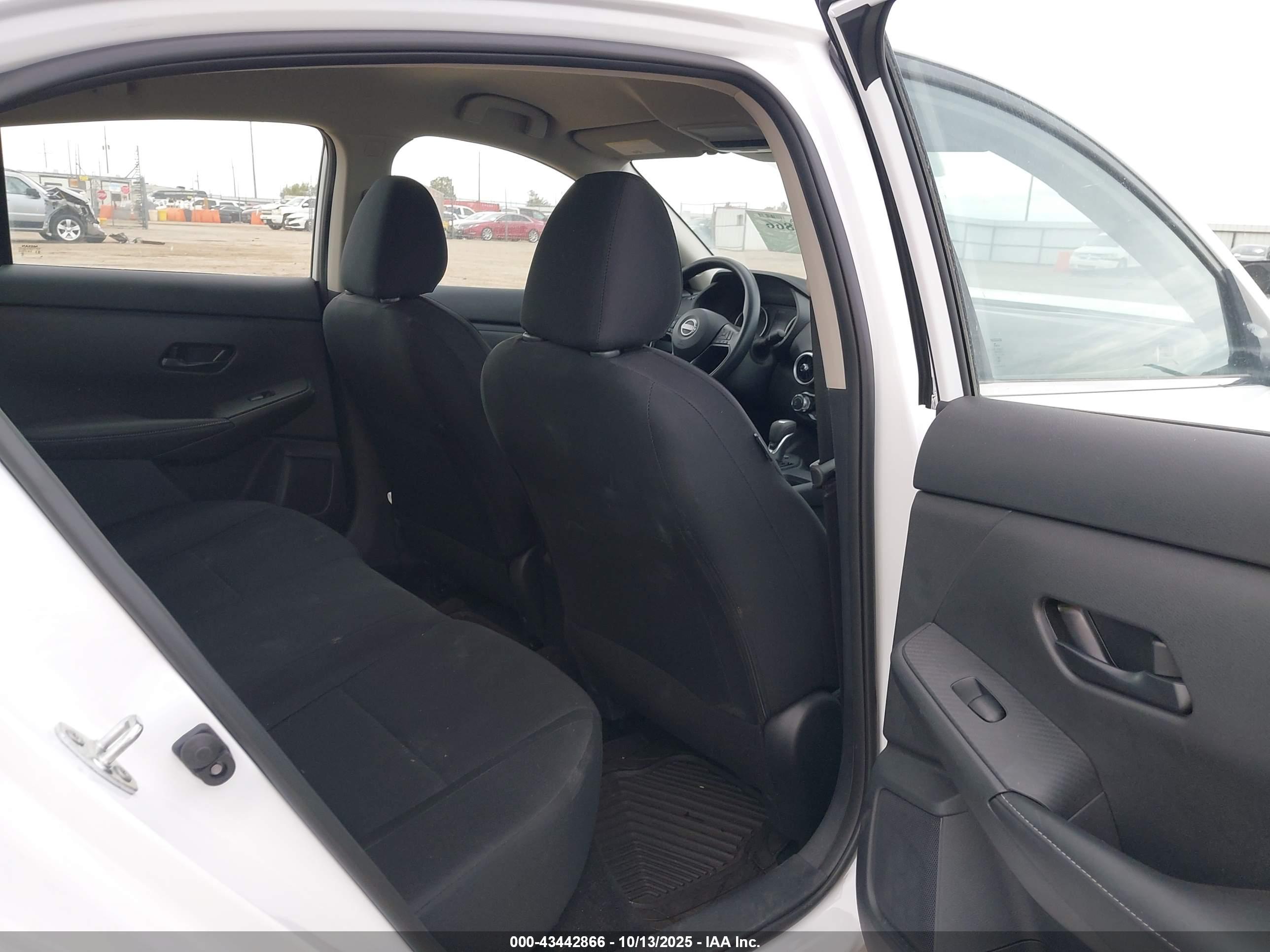 NISSAN SENTRA image 8