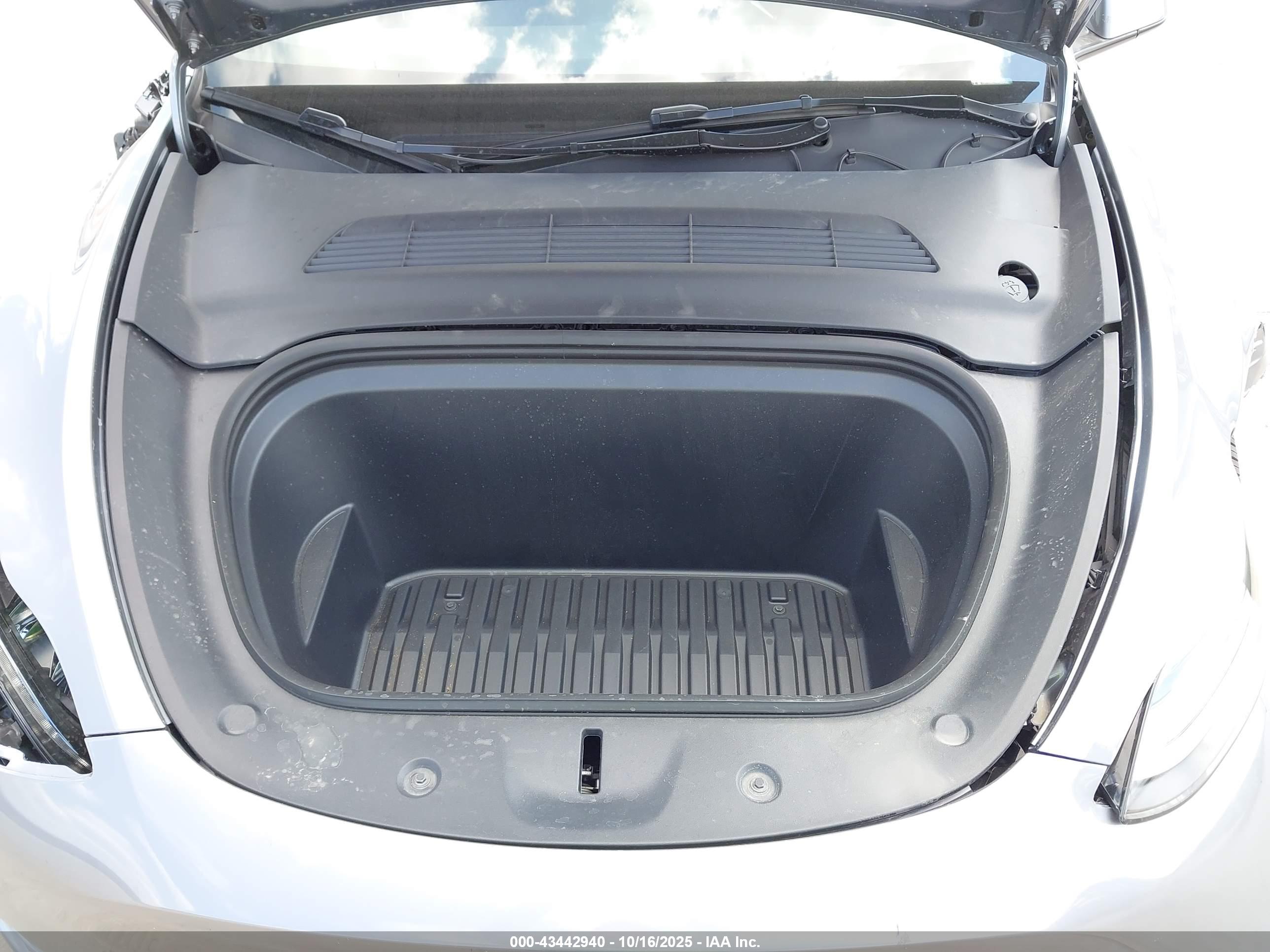 TESLA MODEL image 10