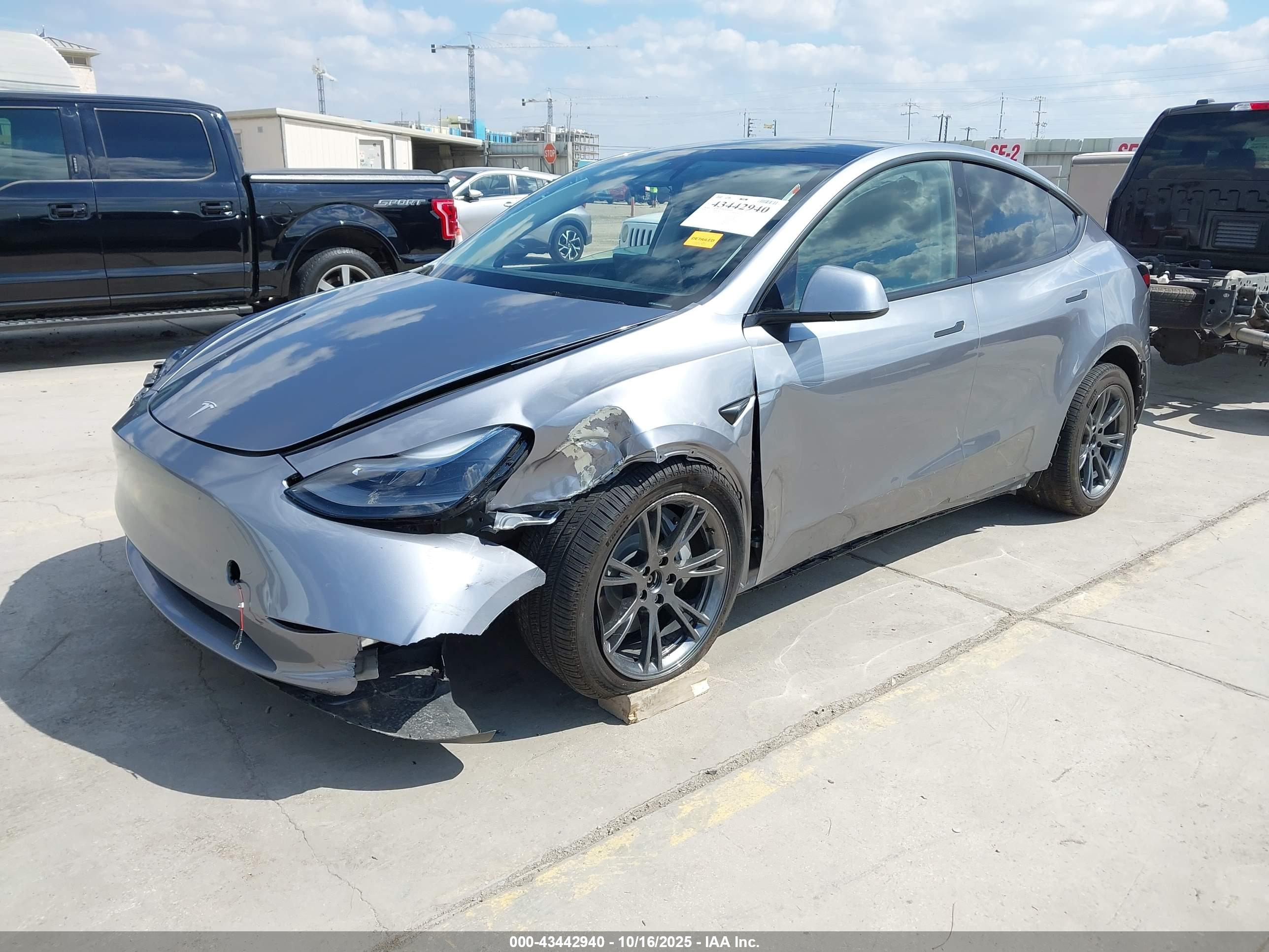 TESLA MODEL image 2