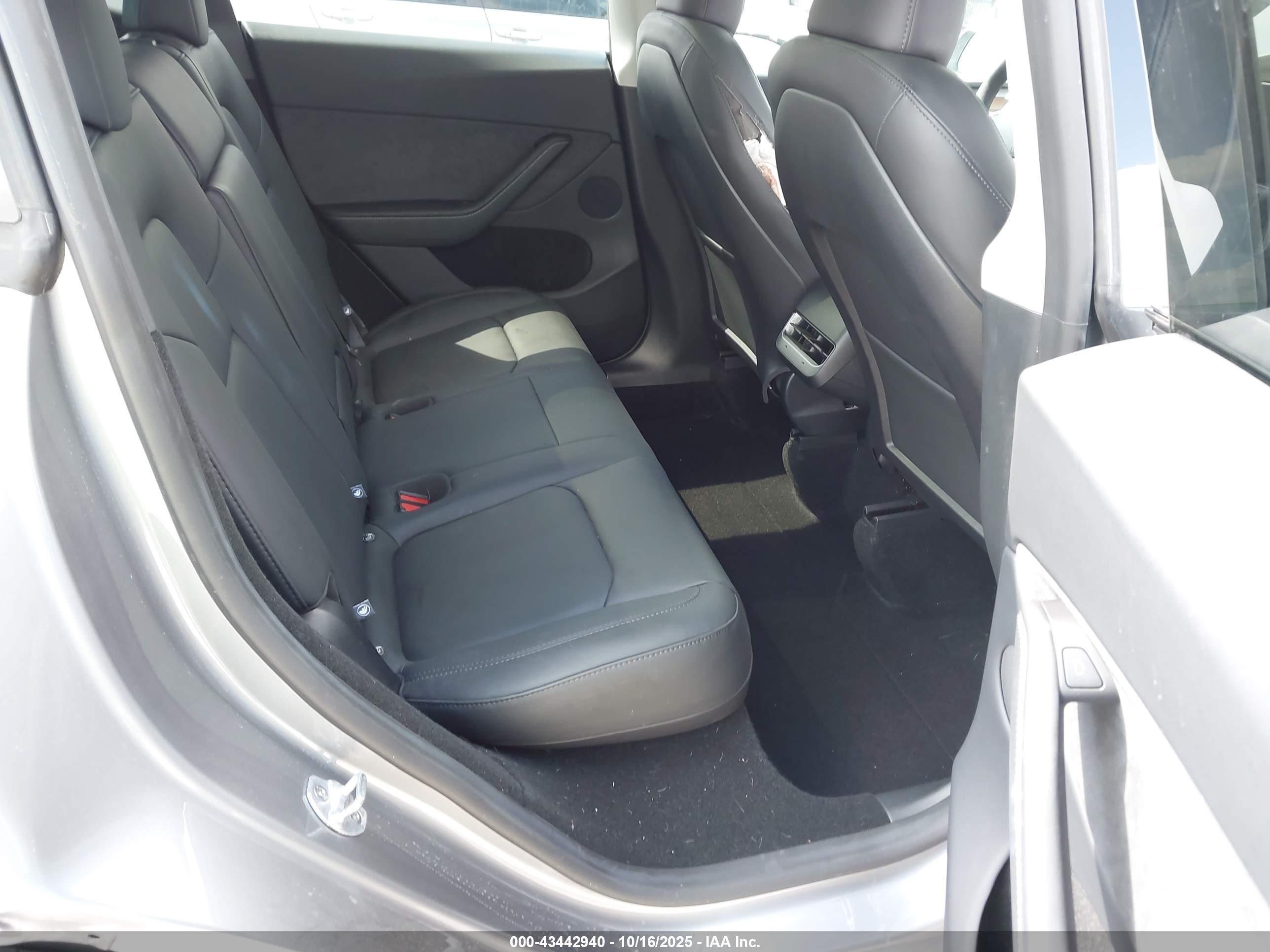 TESLA MODEL image 8