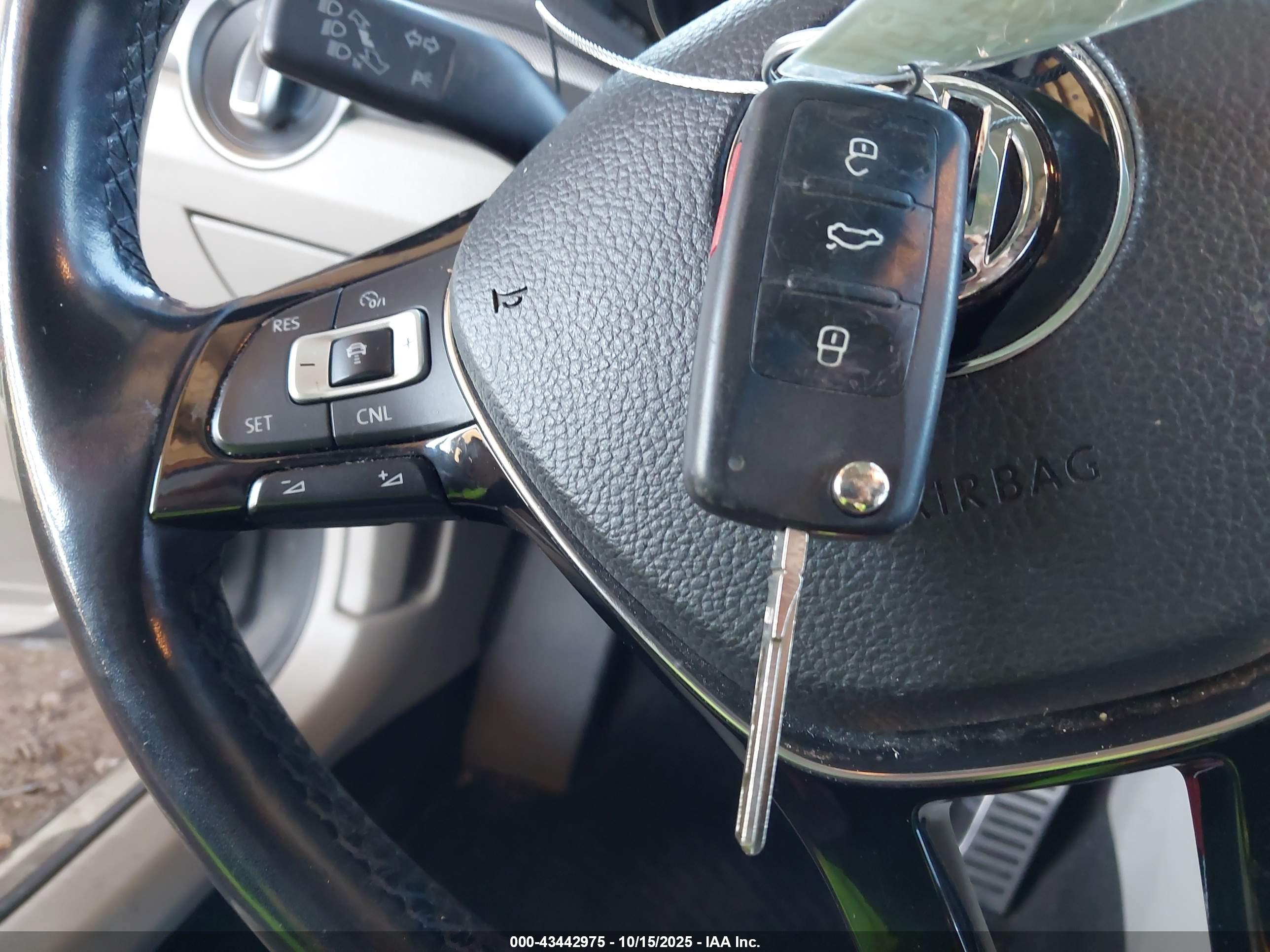 VOLKSWAGEN PASSAT image 11