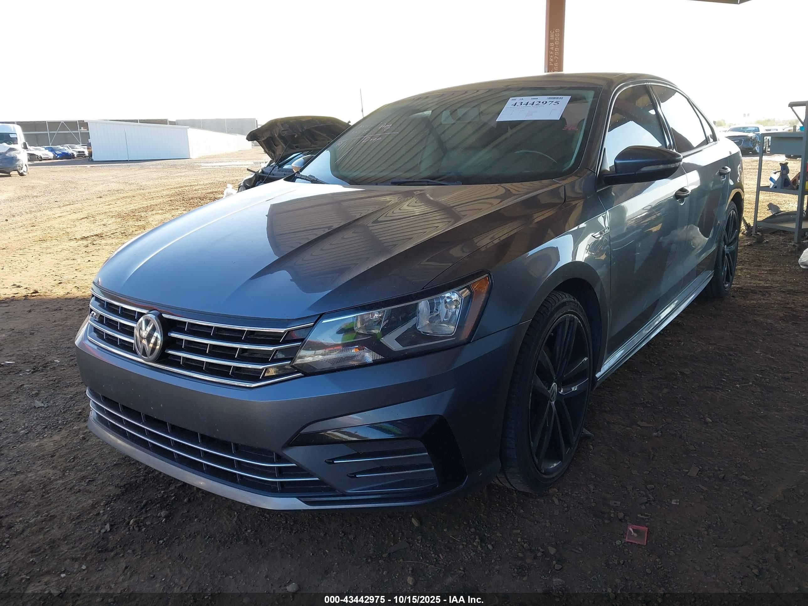 VOLKSWAGEN PASSAT image 2