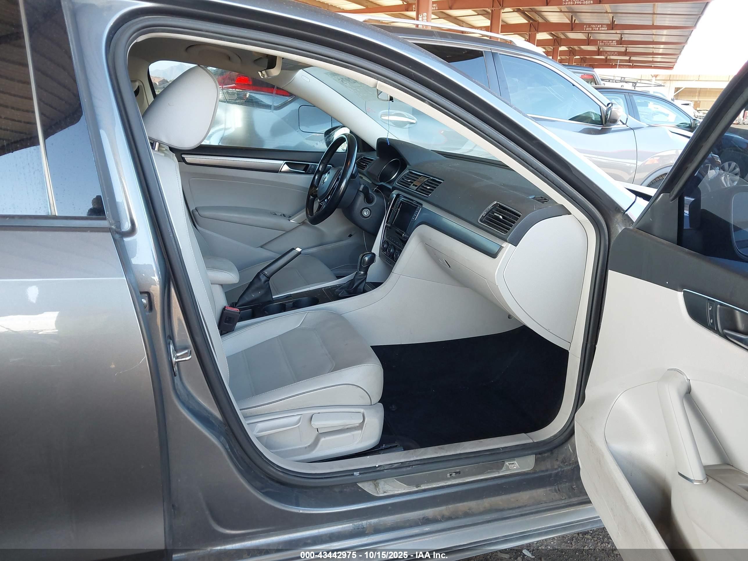 VOLKSWAGEN PASSAT image 5