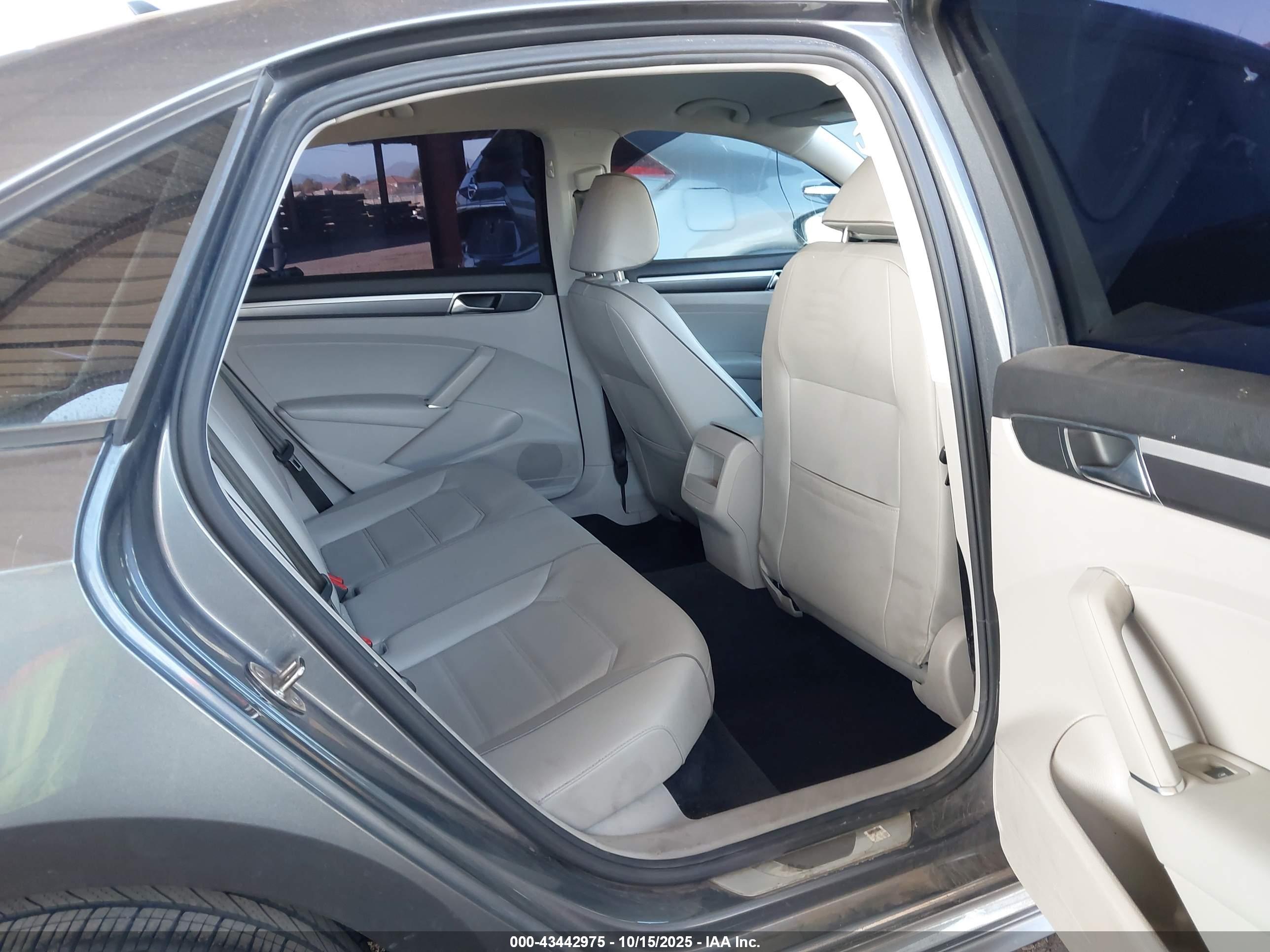 VOLKSWAGEN PASSAT image 8