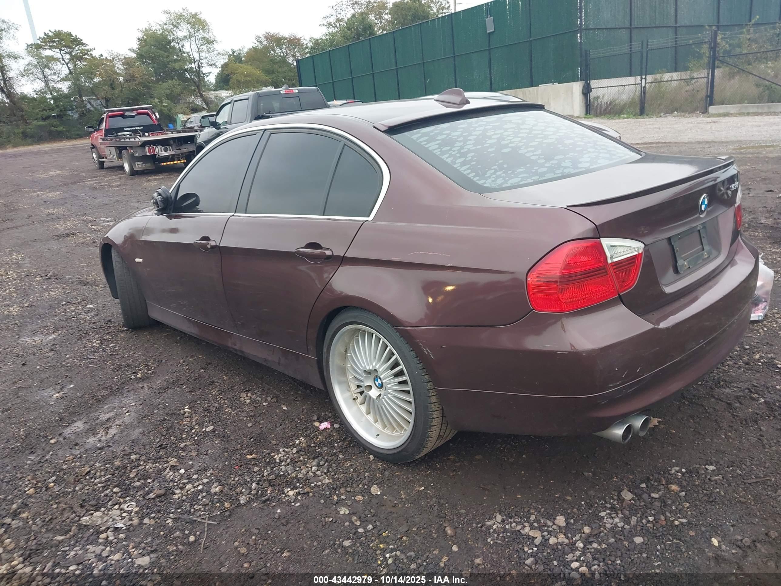 BMW 330I image 3