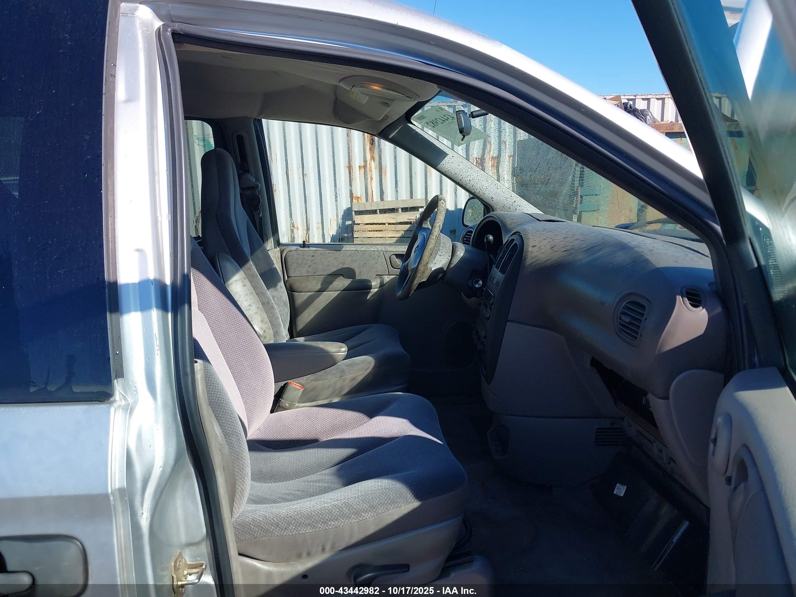 DODGE CARAVAN image 5