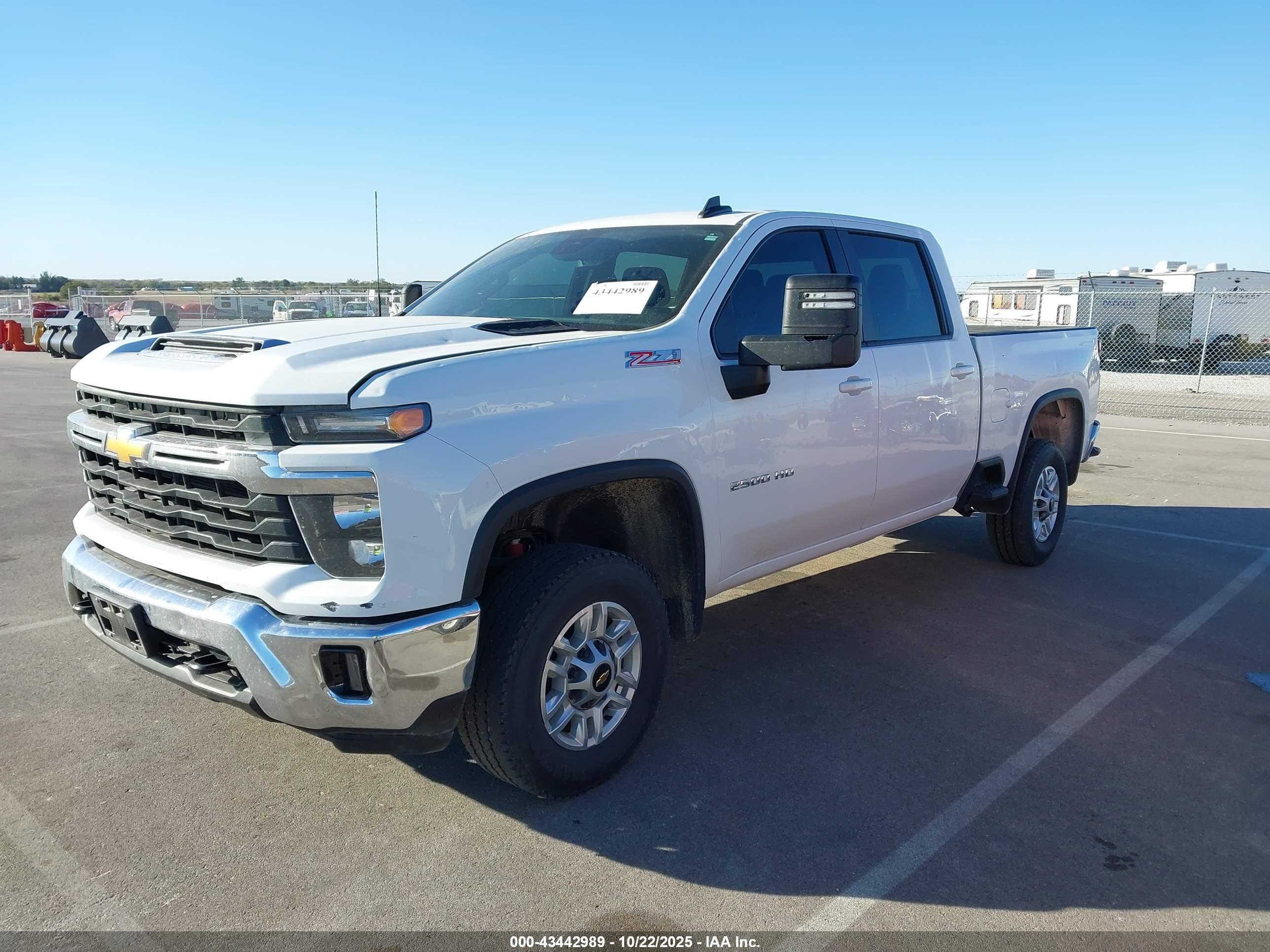 CHEVROLET SILVERADO image 2