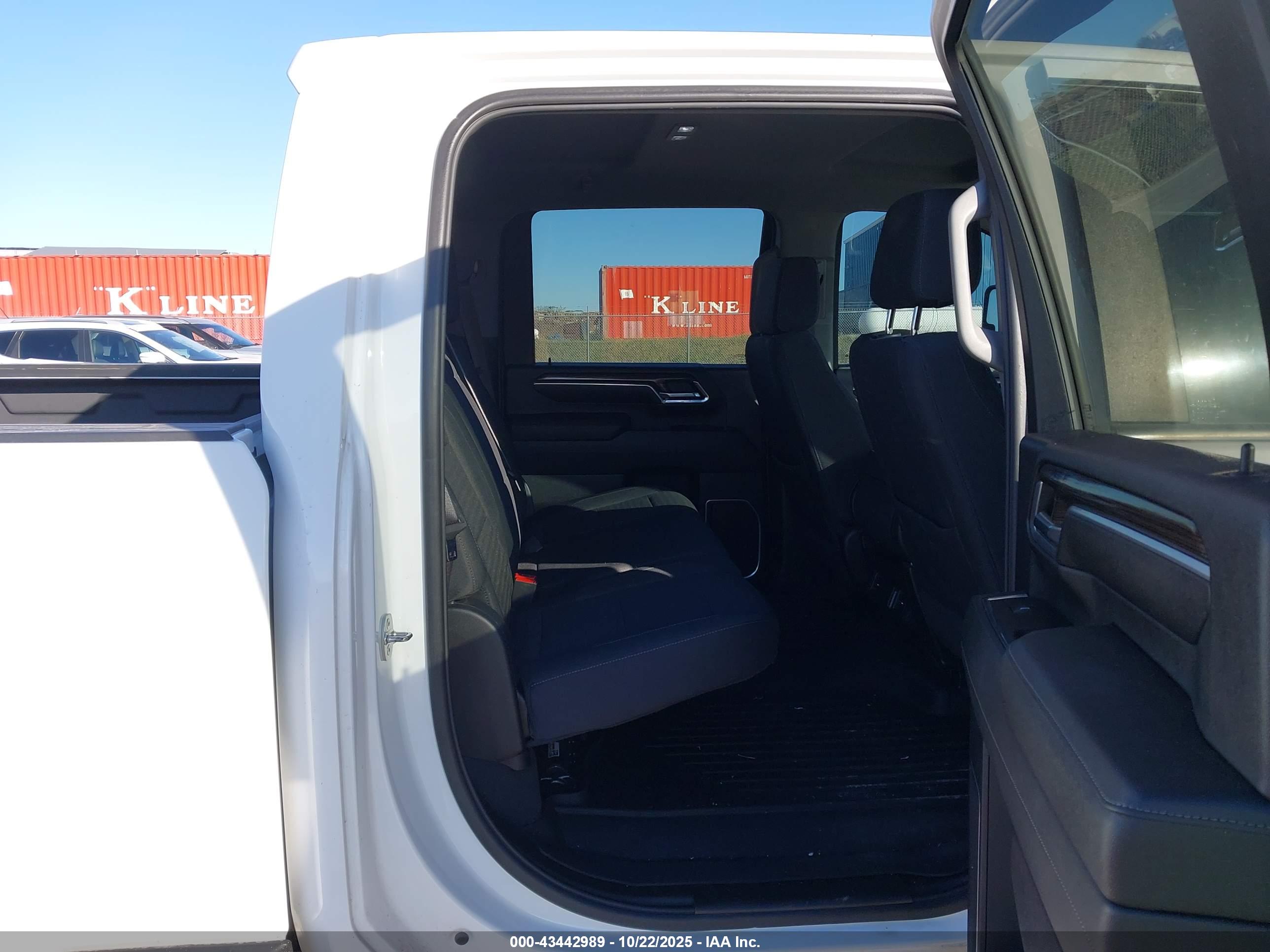 CHEVROLET SILVERADO image 7