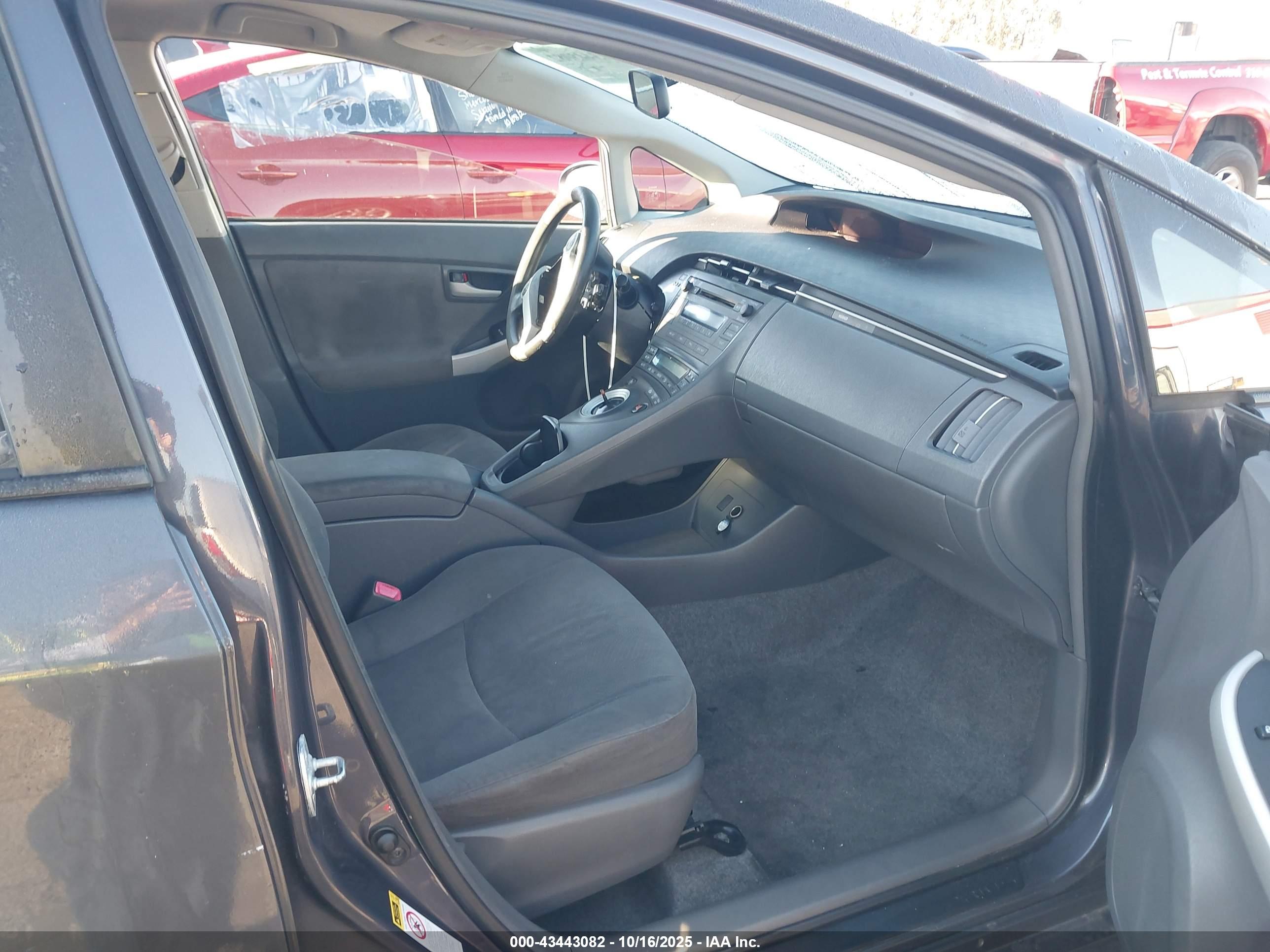 TOYOTA PRIUS image 5