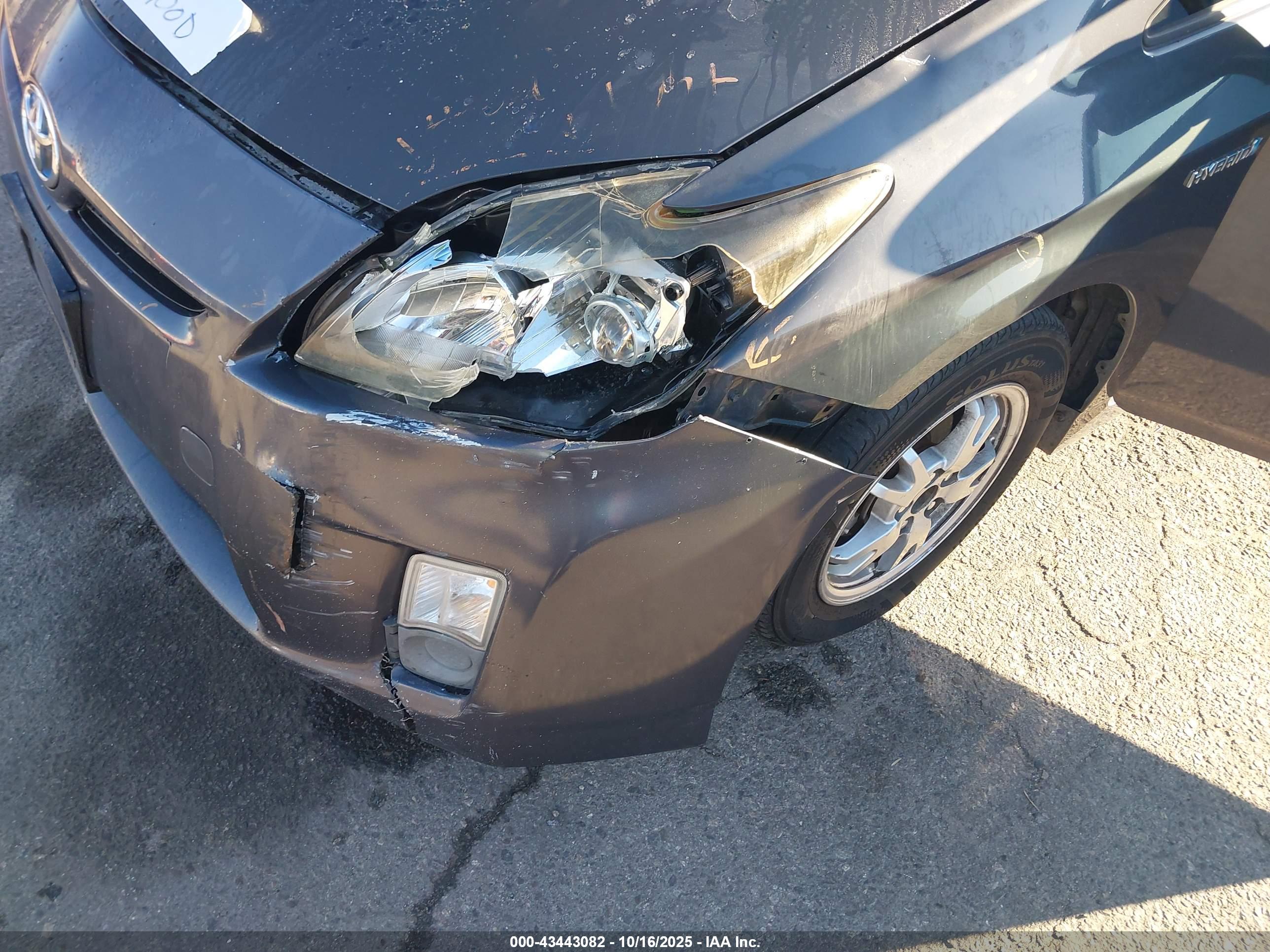 TOYOTA PRIUS image 6