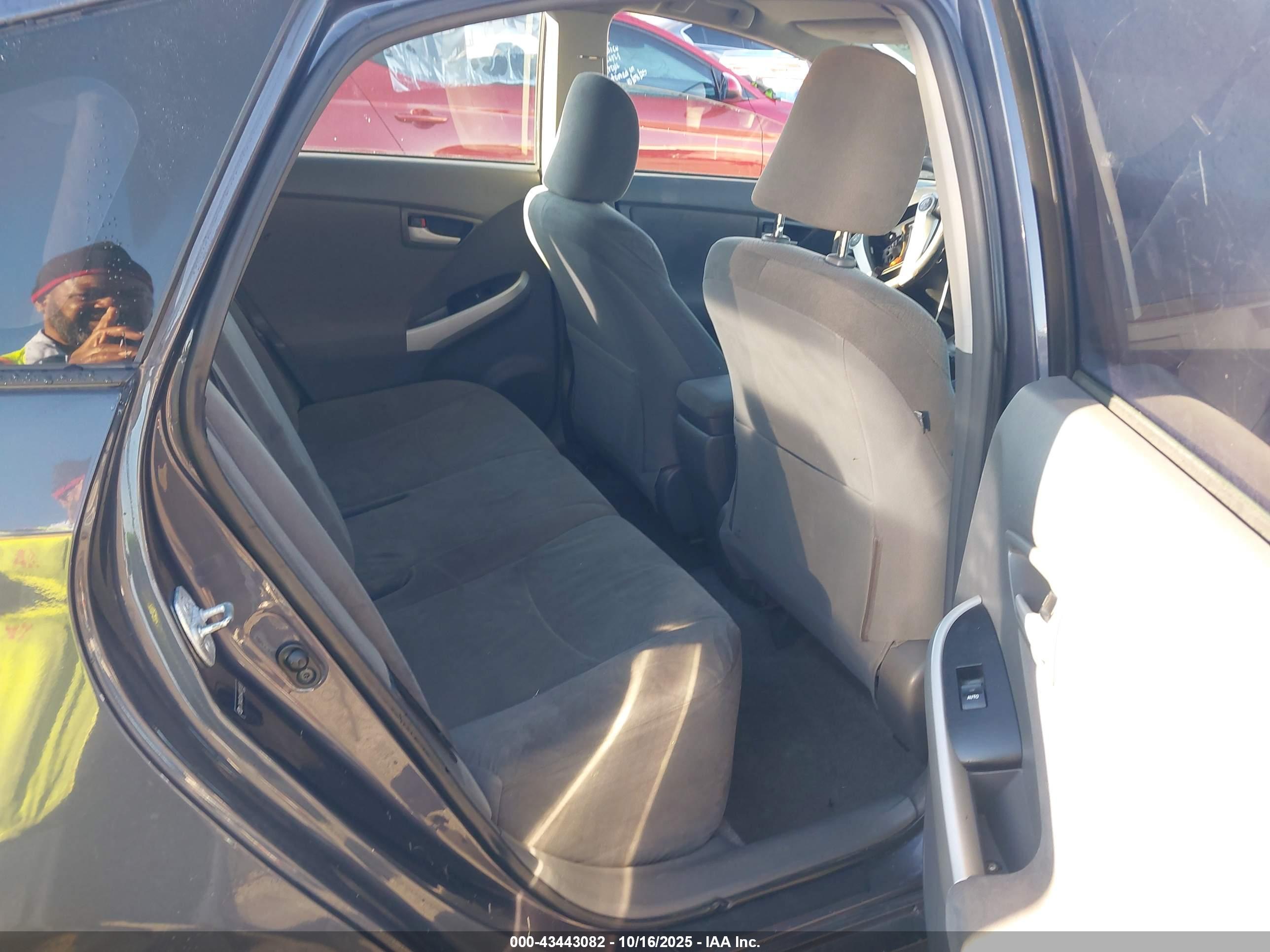 TOYOTA PRIUS image 8