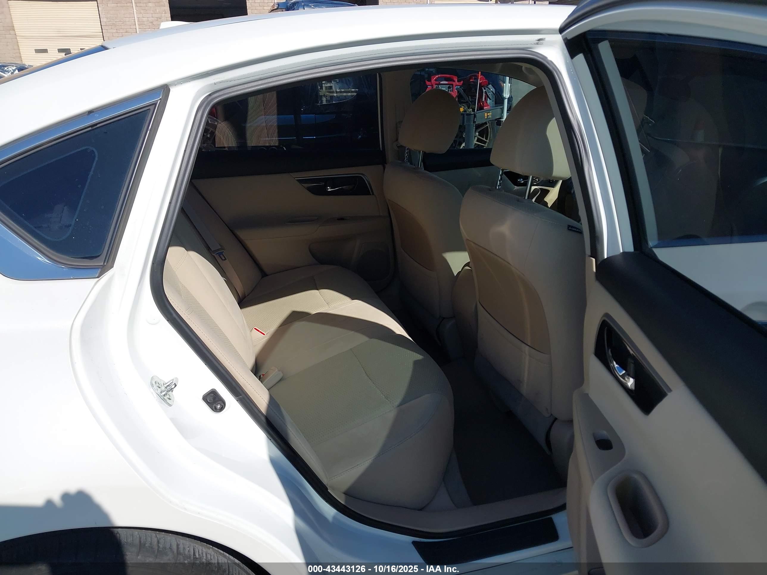 NISSAN ALTIMA image 8