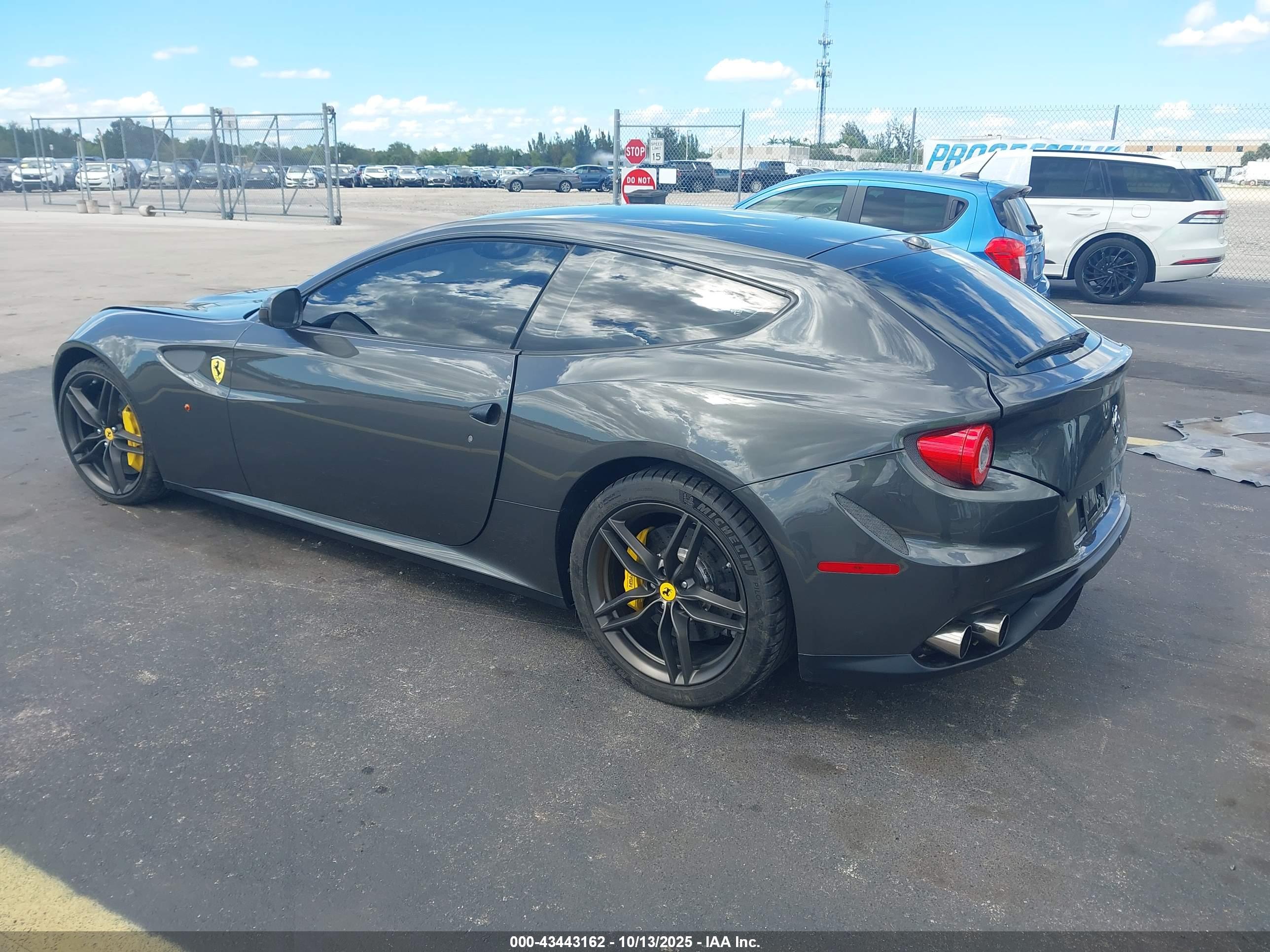 FERRARI FF image 3