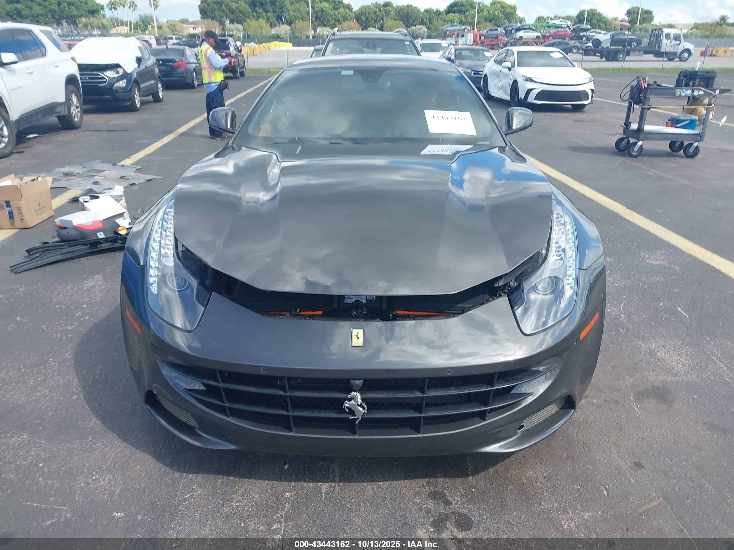 FERRARI FF image 6