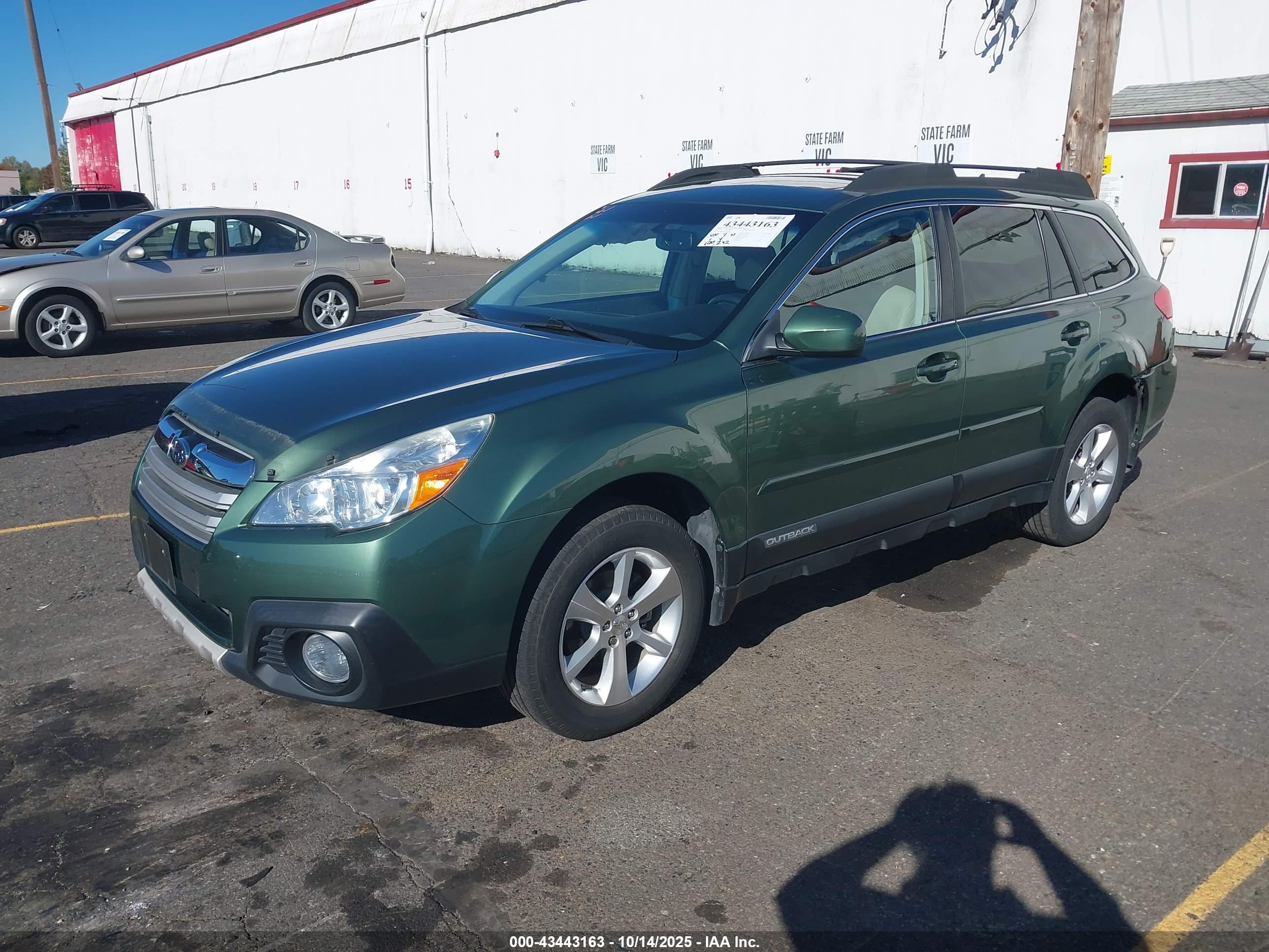 SUBARU OUTBACK image 2
