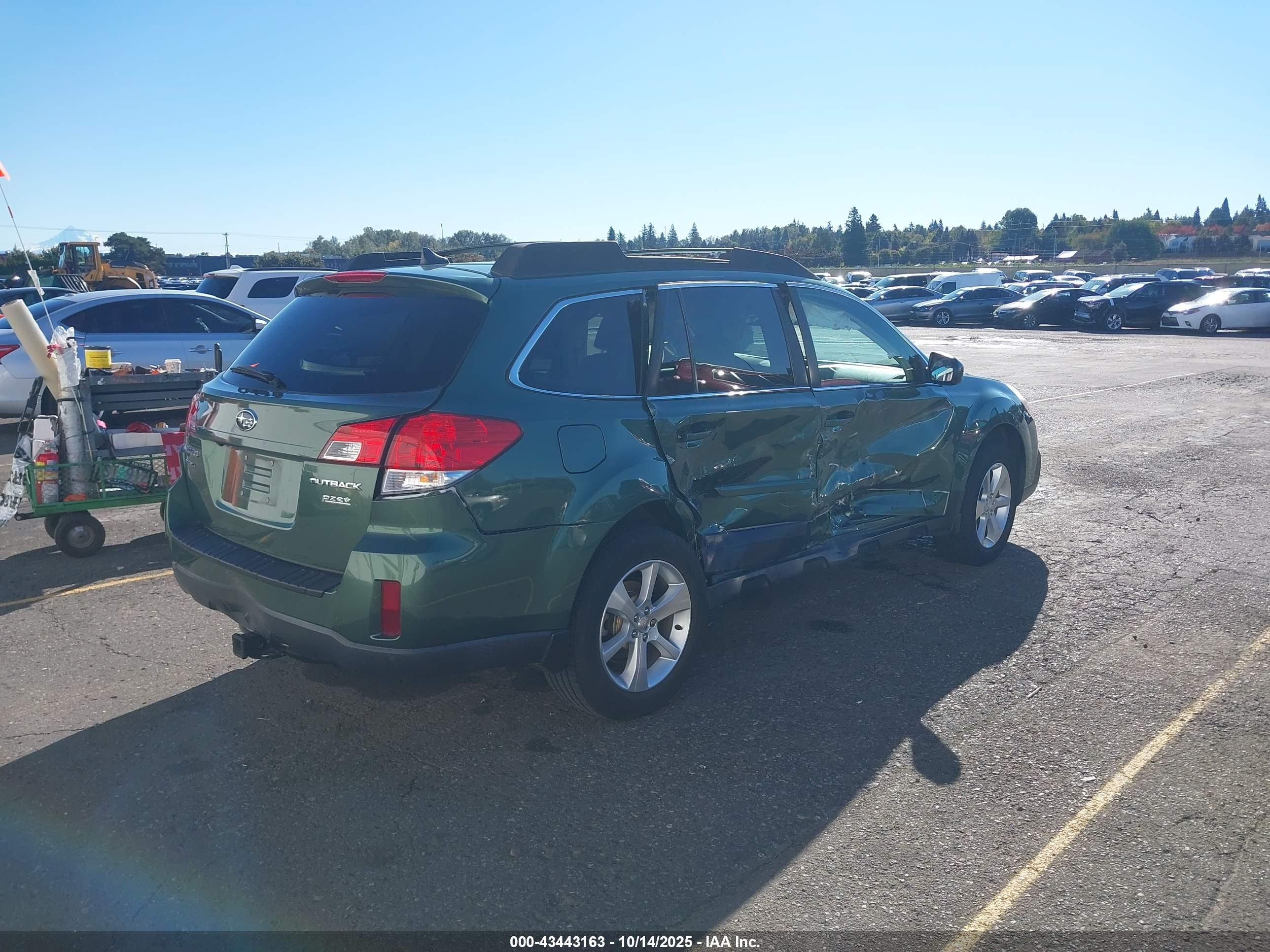 SUBARU OUTBACK image 4