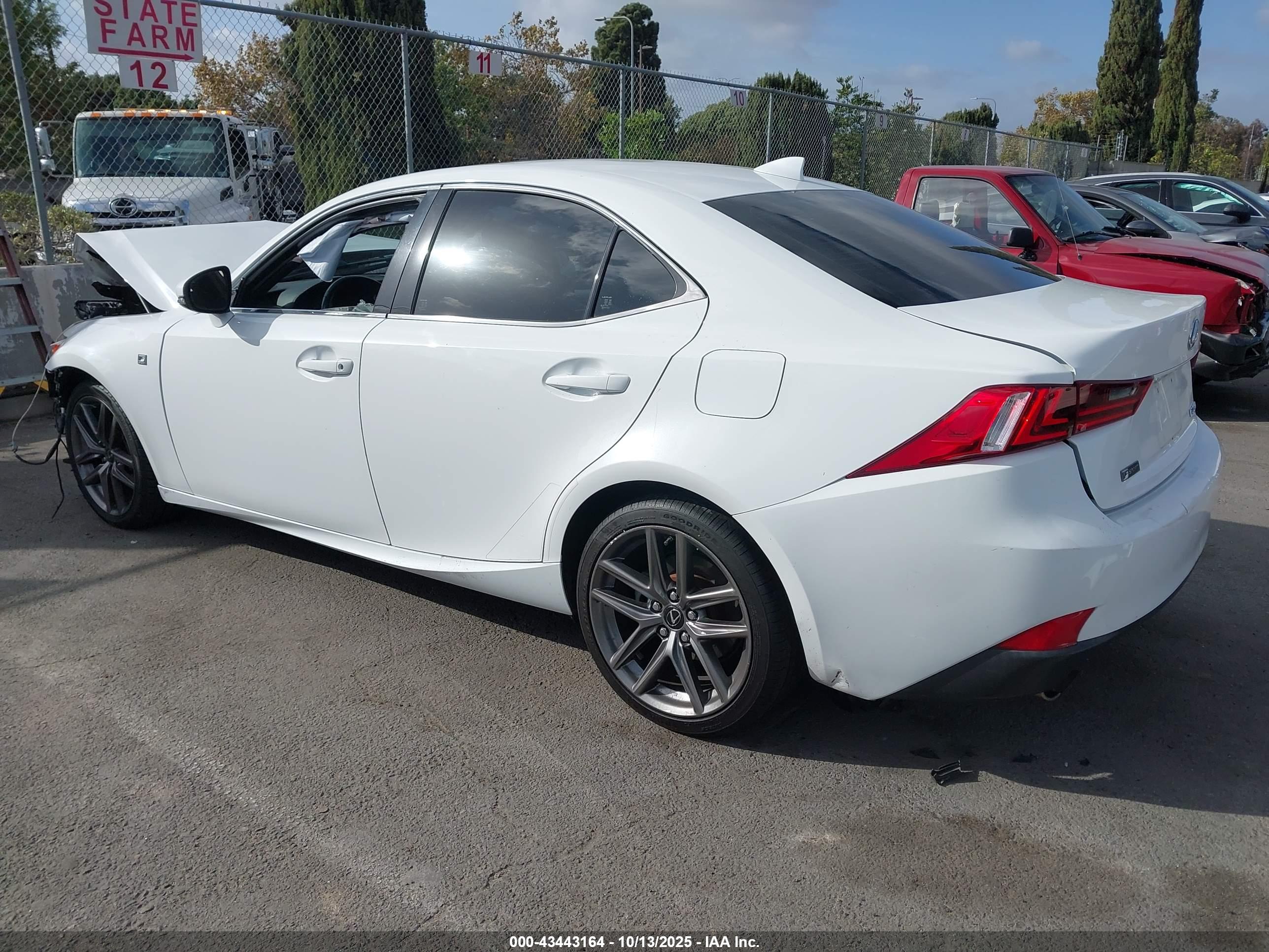 LEXUS IS image 3