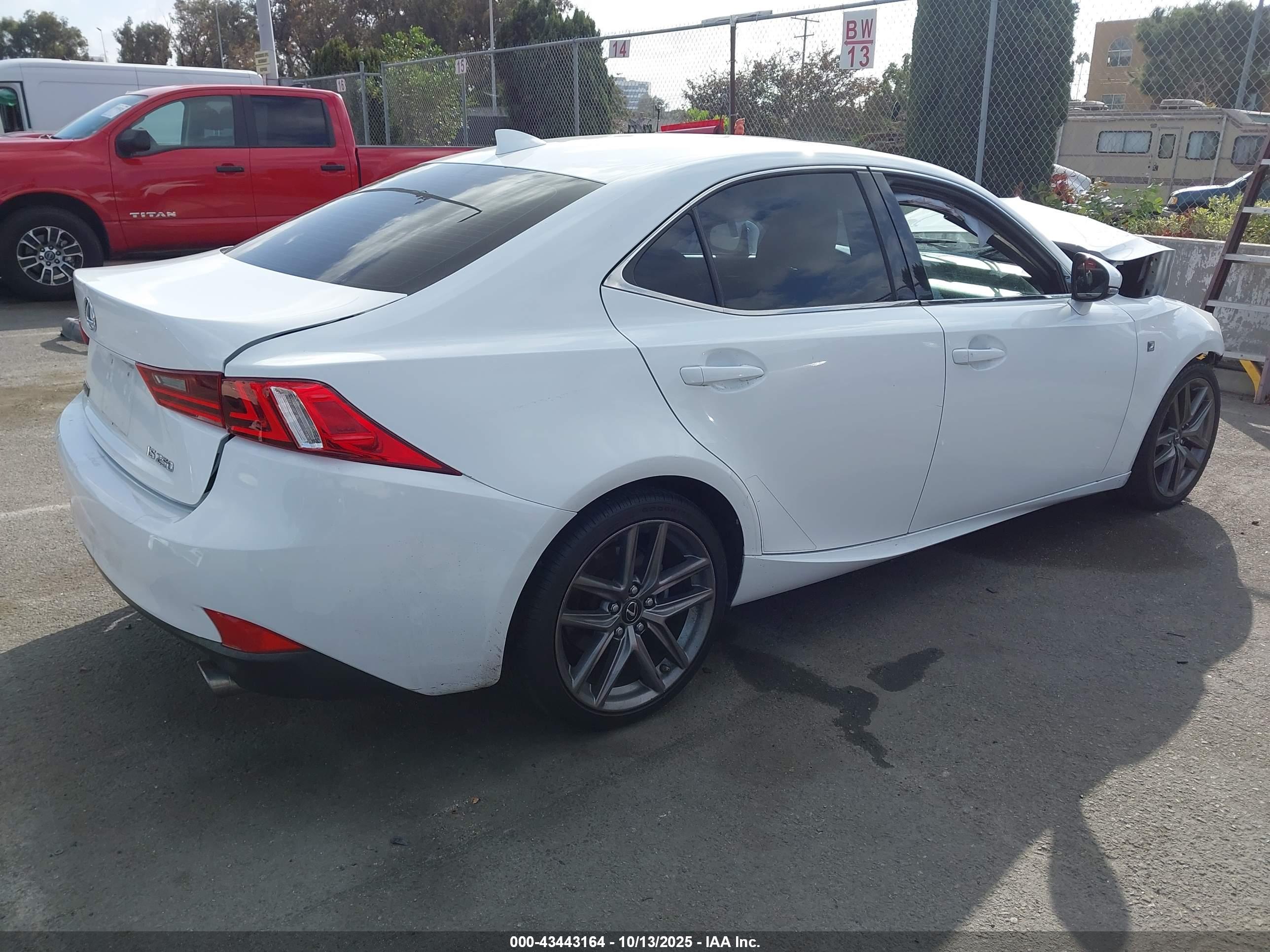 LEXUS IS image 4
