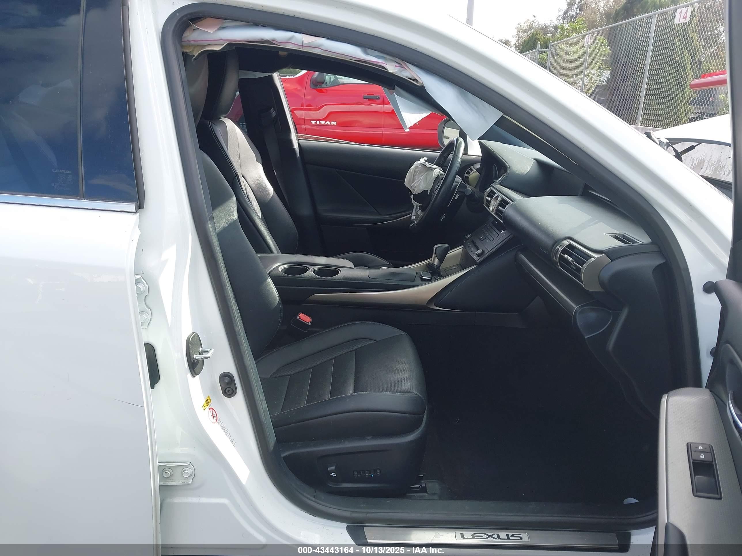 LEXUS IS image 5
