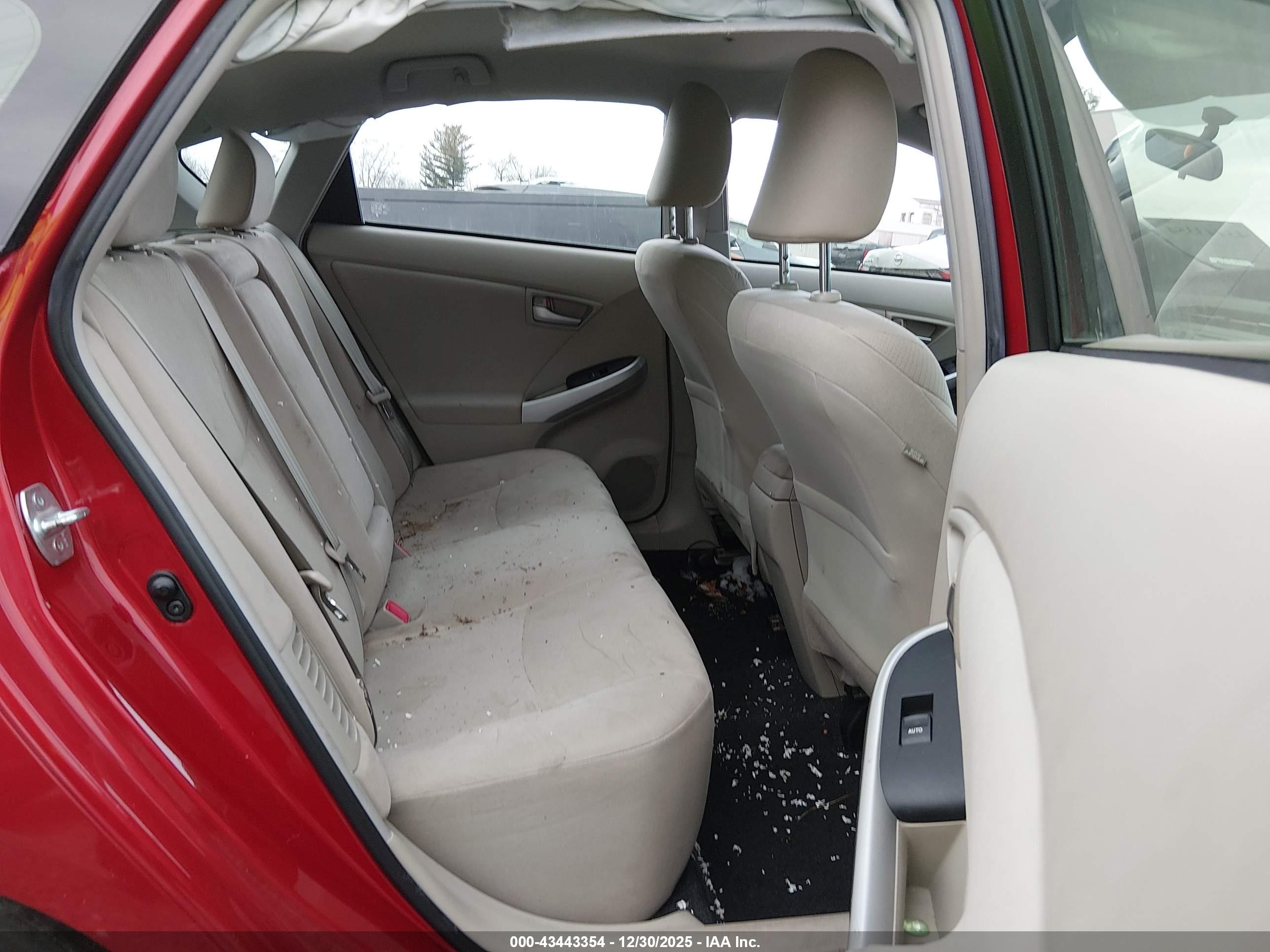 TOYOTA PRIUS image 8