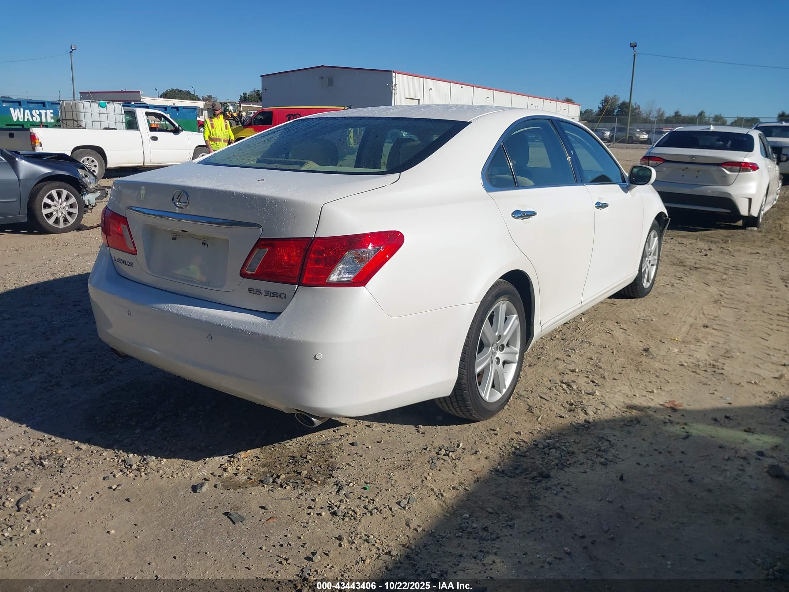 LEXUS ES image 4