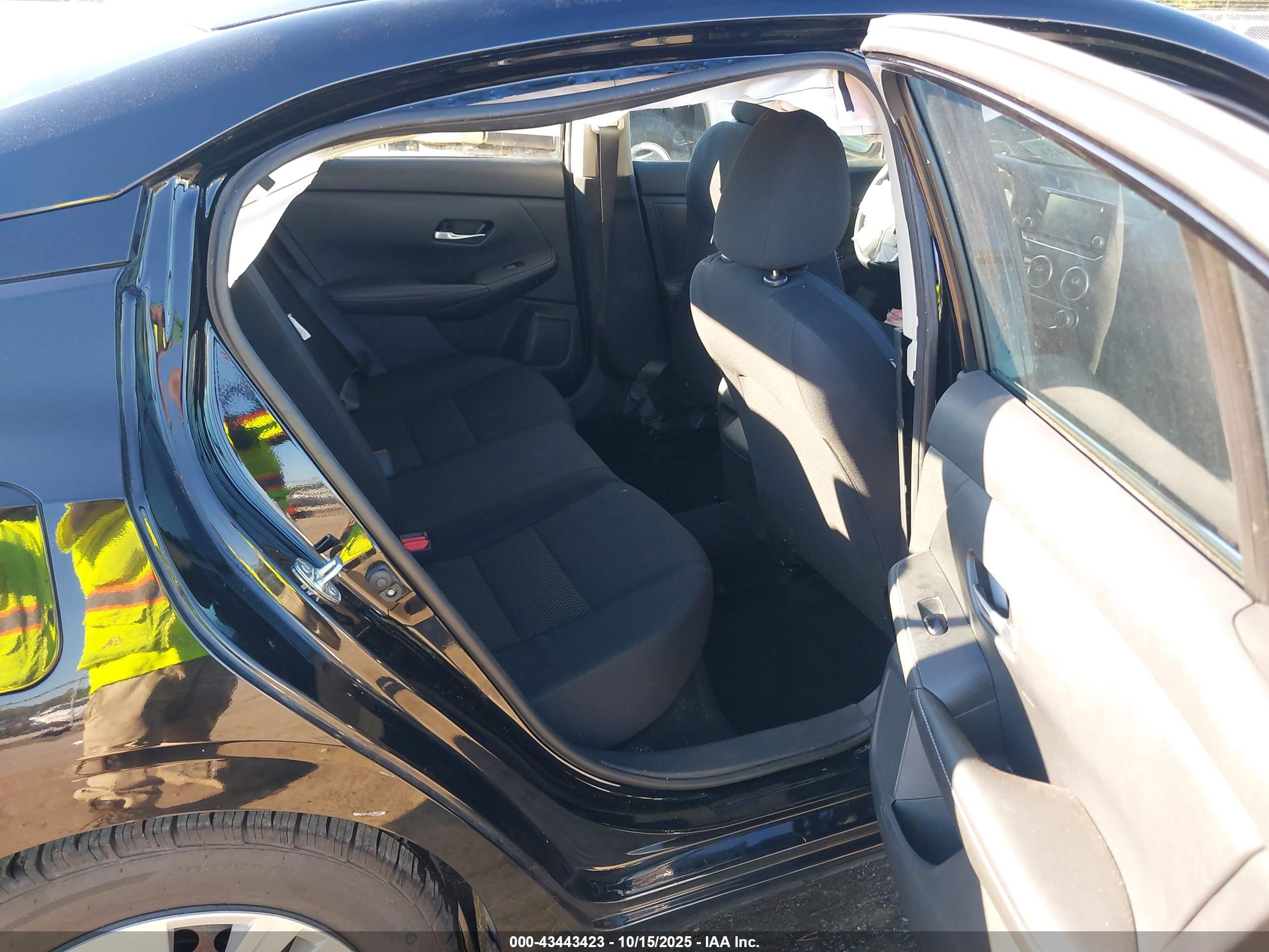 NISSAN SENTRA image 8