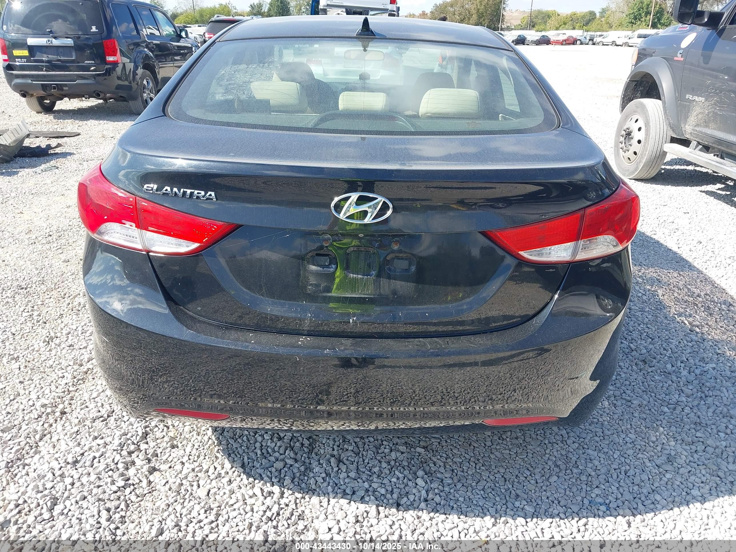 HYUNDAI ELANTRA image 6