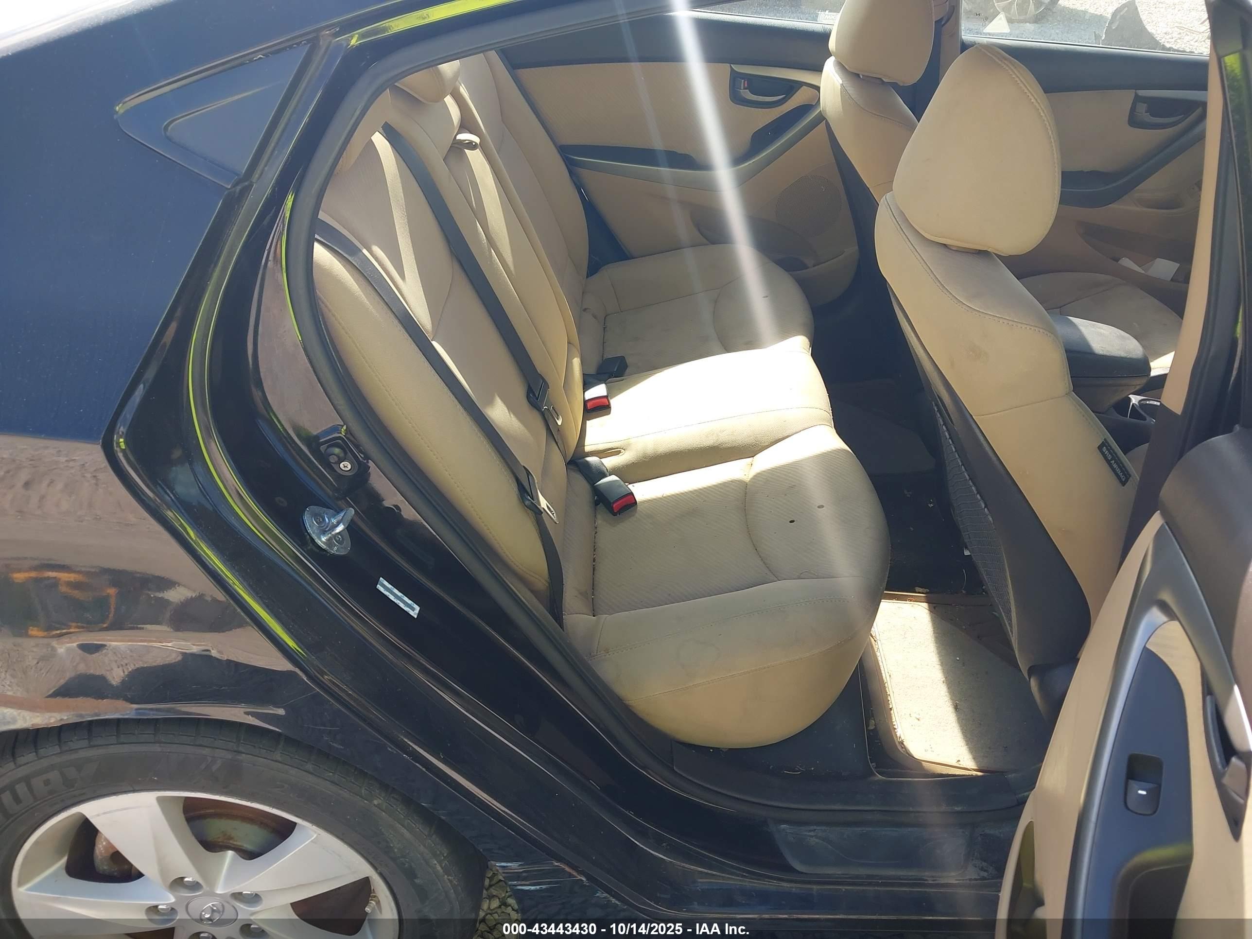 HYUNDAI ELANTRA image 8