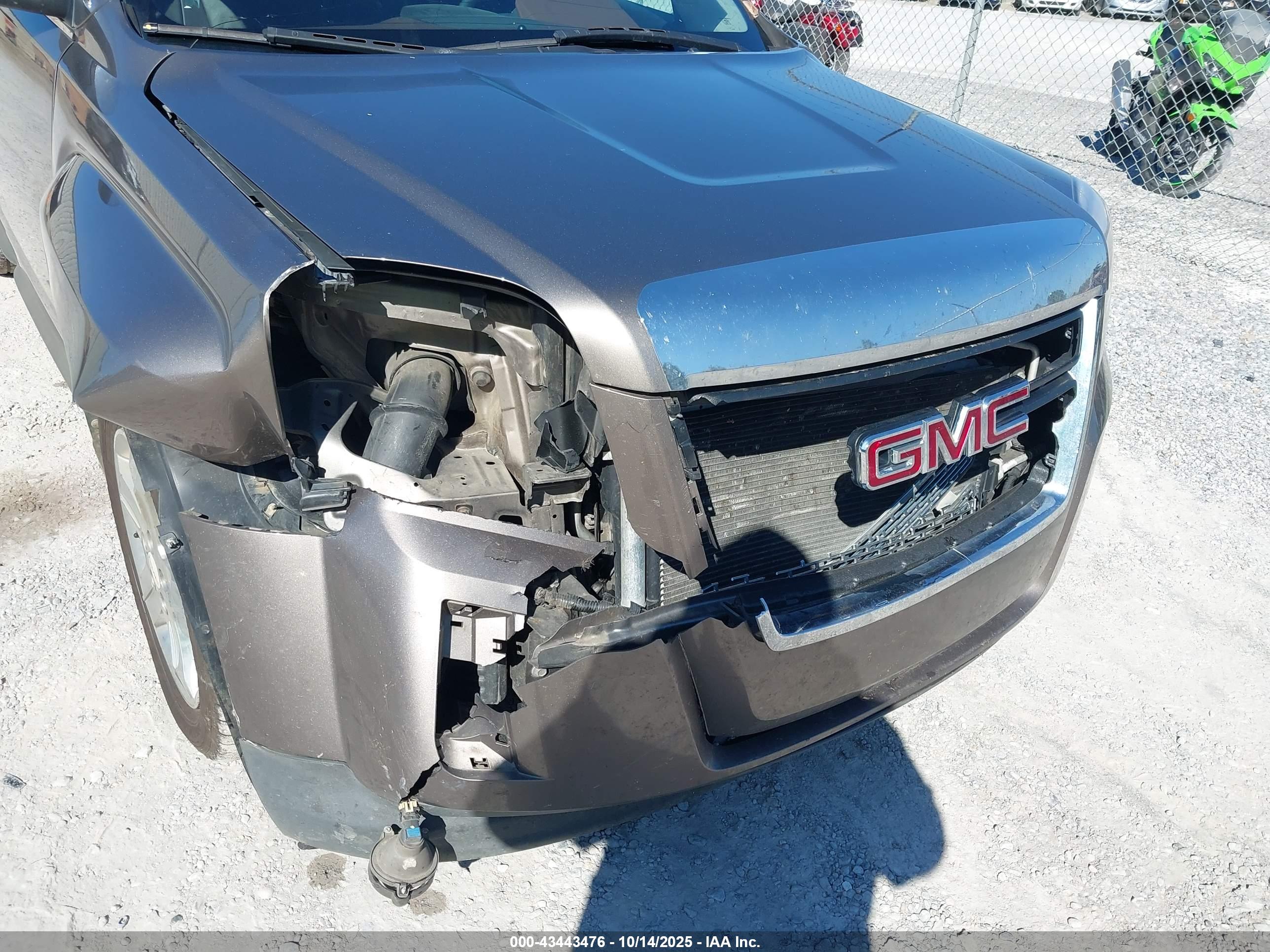 GMC TERRAIN image 6